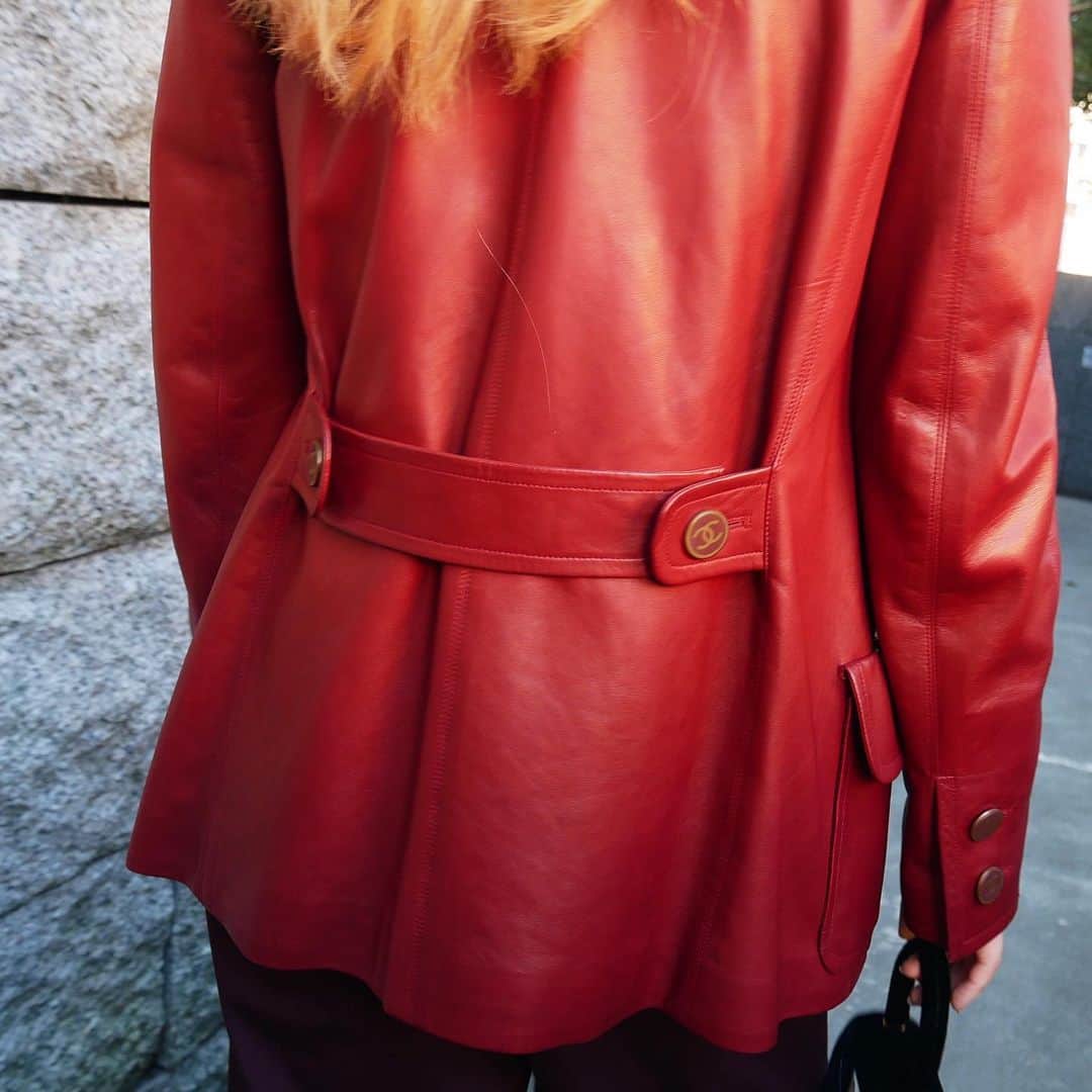 Vintage Brand Boutique AMOREさんのインスタグラム写真 - (Vintage Brand Boutique AMOREInstagram)「Vintage Chanel lamb leather jacket. Size 38▶︎Free Shipping Worldwide✈️ ≫≫≫ DM for more information 📩 info@amorevintagetokyo.com #AMOREvintage #AMORETOKYO #tokyo #Omotesando #Aoyama #harajuku #vintage #vintageshop #ヴィンテージ #ヴィンテージショップ #アモーレ #アモーレトーキョー #表参道 #青山 #原宿#東京 #chanel #chanelvintage #vintagechanel #ヴィンテージ #シャネル #ヴィンテージシャネル #amorewardrobe #アモーレワードローブ」11月13日 12時08分 - amore_tokyo