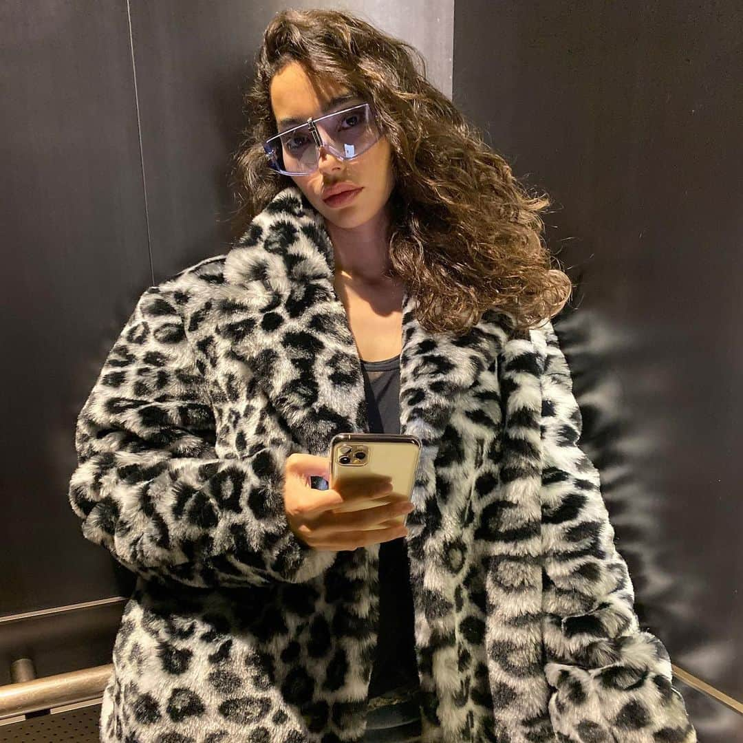 エイドリアン・ホーさんのインスタグラム写真 - (エイドリアン・ホーInstagram)「❄️🐆 Staying warm in the cold @hotelxtoronto 🥶🐯」11月13日 12時13分 - adrianneho