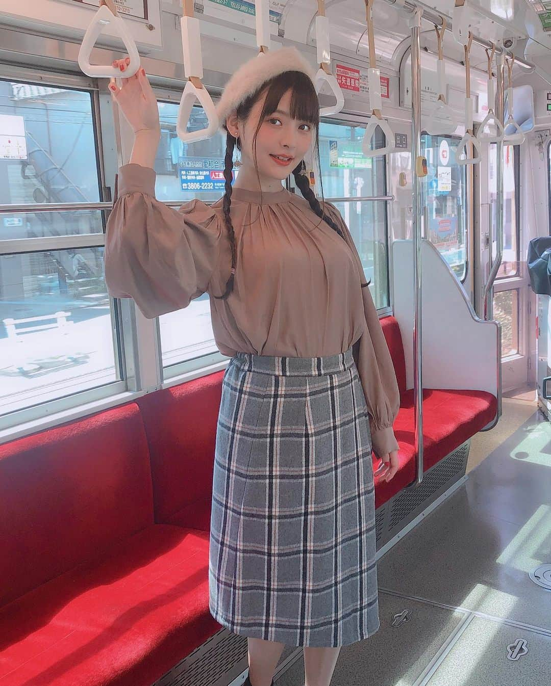 上坂すみれさんのインスタグラム写真 - (上坂すみれInstagram)「声優グランプリは祝25周年スペシャルですよ(*・∀・*) 都電荒川線でT-SQUAREを聴きながら乗り過ごし続けるような人生を送りたいものです  #声優グランプリ #上坂すみれ」11月13日 12時28分 - uesaka_sumire