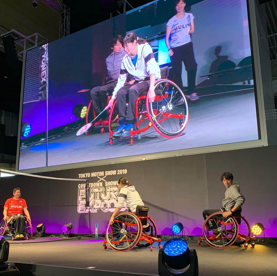 潮田玲子さんのインスタグラム写真 - (潮田玲子Instagram)「先日、東京モーターショー✖️FUTURE  EXPO2019のイベントにてバドミントンクリニック行いました😊🙌 一緒に行った池田信太郎さん、そしてパラバドミントン日本代表の女子シングルス豊田まみ子選手、車椅子バドミントンの大江守選手、村山浩選手と😊 車椅子バドミントンにも挑戦させて頂きとても楽しかったです😍🙌 そんな3選手が、本日より開催される ヒューリック・ダイハツJAPANパラバドミントン国際大会2019に出場されます！ 来年のパラリンピックのプレ大会ともなる大切な大会です！ 場所は代々木第1体育館となります！ ぜひ会場に駆けつけて応援してくださいね😊🙌 まみちゃん、村山選手、大江選手がんばれ〜🎌 #パラバドミントン #車椅子バドミントン体験 #難しいけど面白い #パラリンピックプレ大会 #頑張れ」11月13日 12時31分 - reikoshiota_official