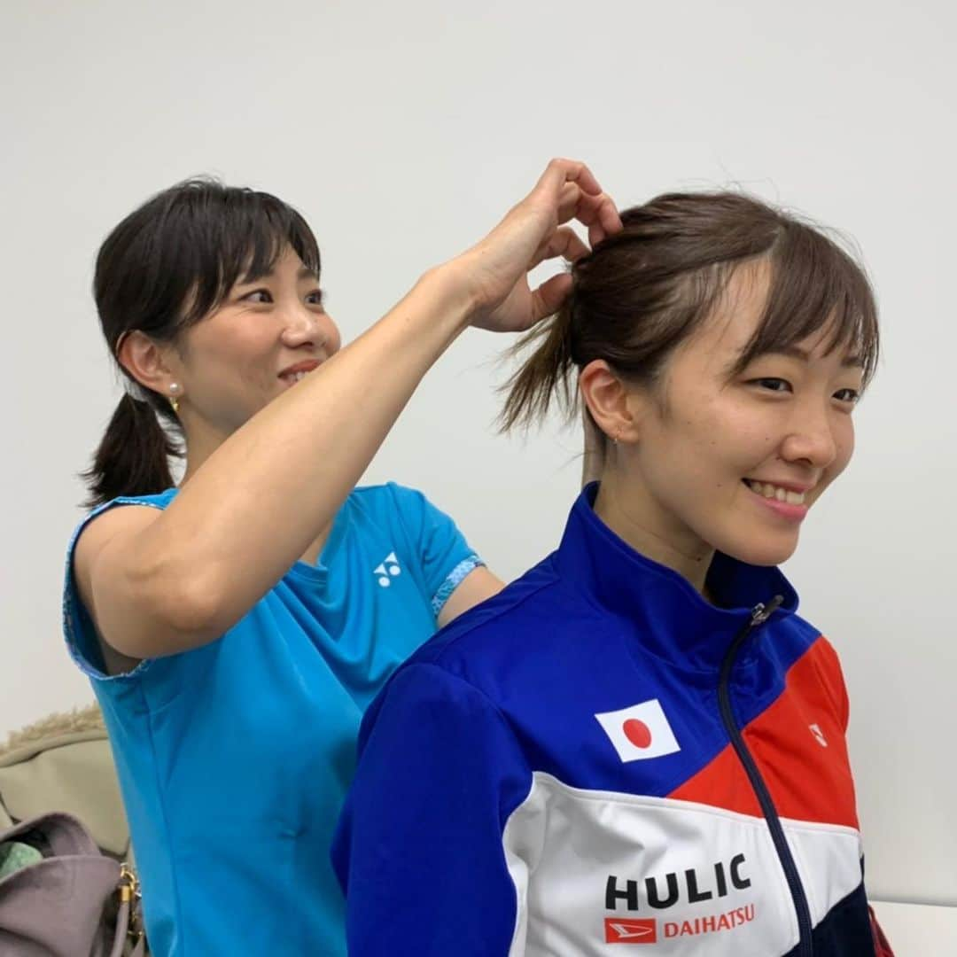 潮田玲子さんのインスタグラム写真 - (潮田玲子Instagram)「先日、東京モーターショー✖️FUTURE  EXPO2019のイベントにてバドミントンクリニック行いました😊🙌 一緒に行った池田信太郎さん、そしてパラバドミントン日本代表の女子シングルス豊田まみ子選手、車椅子バドミントンの大江守選手、村山浩選手と😊 車椅子バドミントンにも挑戦させて頂きとても楽しかったです😍🙌 そんな3選手が、本日より開催される ヒューリック・ダイハツJAPANパラバドミントン国際大会2019に出場されます！ 来年のパラリンピックのプレ大会ともなる大切な大会です！ 場所は代々木第1体育館となります！ ぜひ会場に駆けつけて応援してくださいね😊🙌 まみちゃん、村山選手、大江選手がんばれ〜🎌 #パラバドミントン #車椅子バドミントン体験 #難しいけど面白い #パラリンピックプレ大会 #頑張れ」11月13日 12時31分 - reikoshiota_official