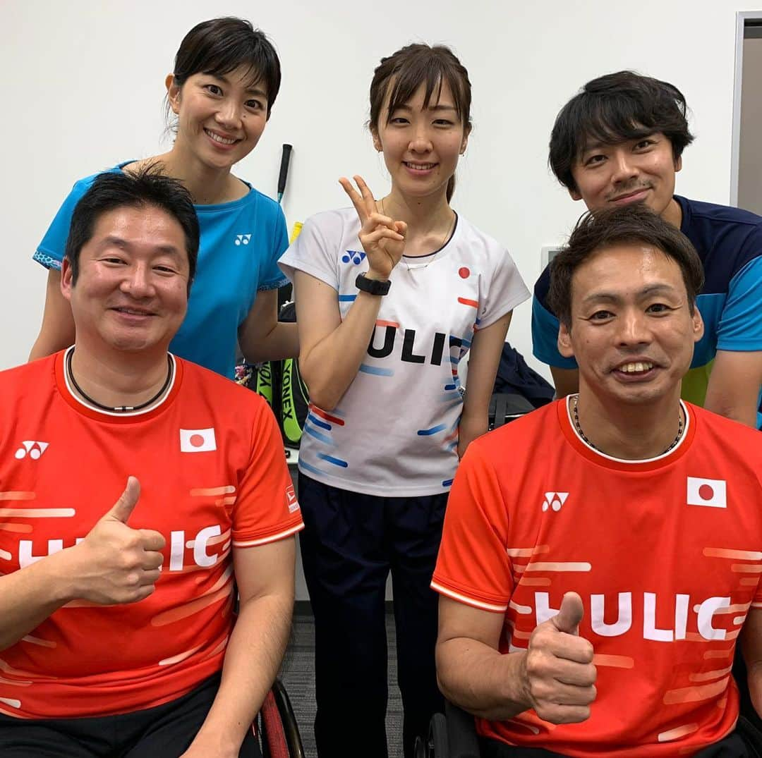 潮田玲子さんのインスタグラム写真 - (潮田玲子Instagram)「先日、東京モーターショー✖️FUTURE  EXPO2019のイベントにてバドミントンクリニック行いました😊🙌 一緒に行った池田信太郎さん、そしてパラバドミントン日本代表の女子シングルス豊田まみ子選手、車椅子バドミントンの大江守選手、村山浩選手と😊 車椅子バドミントンにも挑戦させて頂きとても楽しかったです😍🙌 そんな3選手が、本日より開催される ヒューリック・ダイハツJAPANパラバドミントン国際大会2019に出場されます！ 来年のパラリンピックのプレ大会ともなる大切な大会です！ 場所は代々木第1体育館となります！ ぜひ会場に駆けつけて応援してくださいね😊🙌 まみちゃん、村山選手、大江選手がんばれ〜🎌 #パラバドミントン #車椅子バドミントン体験 #難しいけど面白い #パラリンピックプレ大会 #頑張れ」11月13日 12時31分 - reikoshiota_official