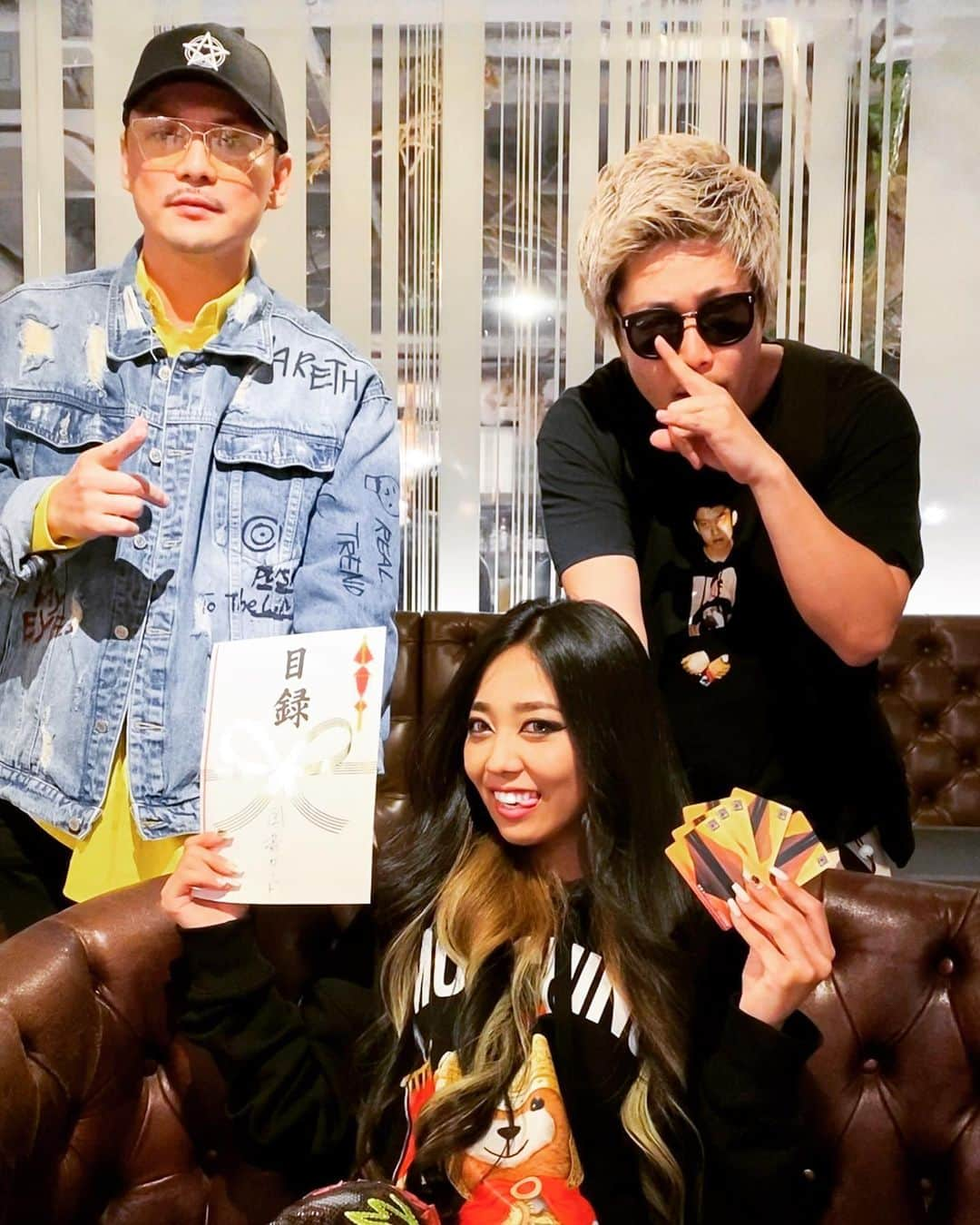 SPICY CHOCOLATEさんのインスタグラム写真 - (SPICY CHOCOLATEInstagram)「✴︎ WINNERS  feat. APOLLO & AYA a.k.a. PANDA  #勝者 #図書カード  #読書の秋 #官能小説 #ポイポイ #祭り」11月13日 12時48分 - spicy_chocolate23