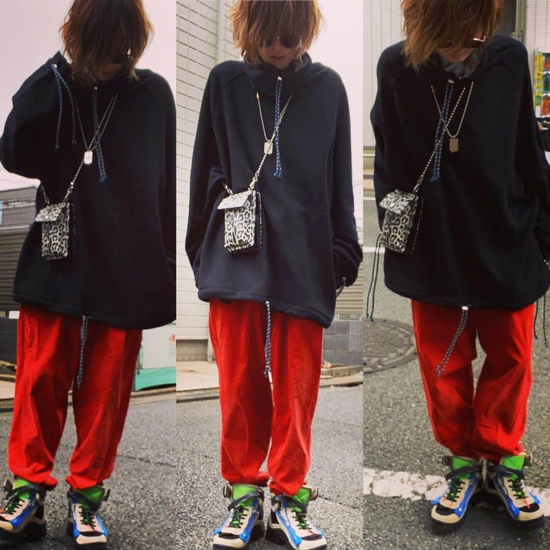 西山茉希さんのインスタグラム写真 - (西山茉希Instagram)「#俺流コーデ #noise×maki #コラボアイテム #生まれました  ビックシルエットなタートルパーカー誕生。 ユニセックスアイテムです。  #ゆるーずの極み #メンズライクガール  初おろしてみました。 嬉しくて、伝えてみました。  @noisemaker_jpn  #西へ運びます #11月20日から巣立ちます  わくわくは続く。」11月13日 13時02分 - maki.nshiyama50