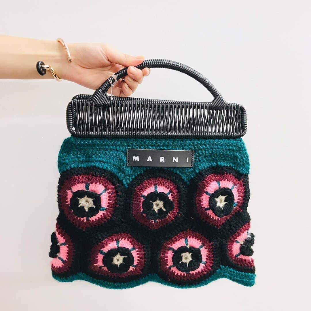 SPURさんのインスタグラム写真 - (SPURInstagram)「おばあちゃんが持っているかのようなバッグに胸キュン✨　マルニ　フラワー　カフェ限定で¥22,000。（編集N）　#marni #marniflowercafe #うめだ阪急 #マルニ　#granny #bag #knit #knitbag #SPUR #fashion #mode #follow #newin #2019」11月13日 12時56分 - spurmagazine