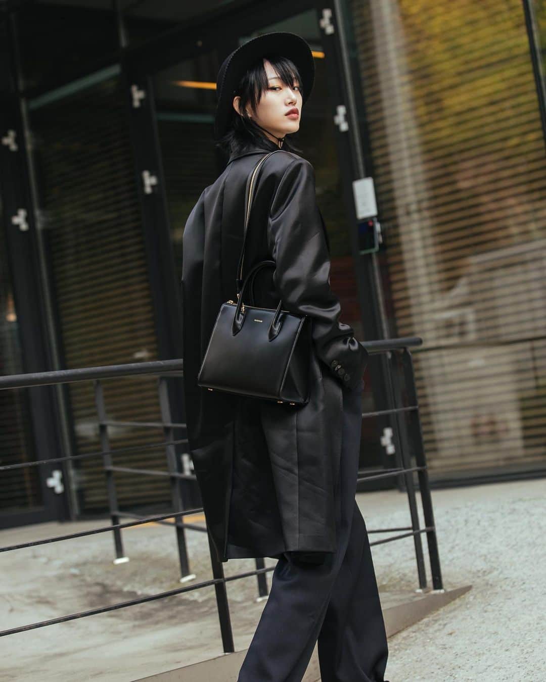 가로수길 , Seoulのインスタグラム：「Seoul Street Fashion Style Thx @sola5532 🔥🔥 이 카리스마를 누가따라가리 모델 최소라」