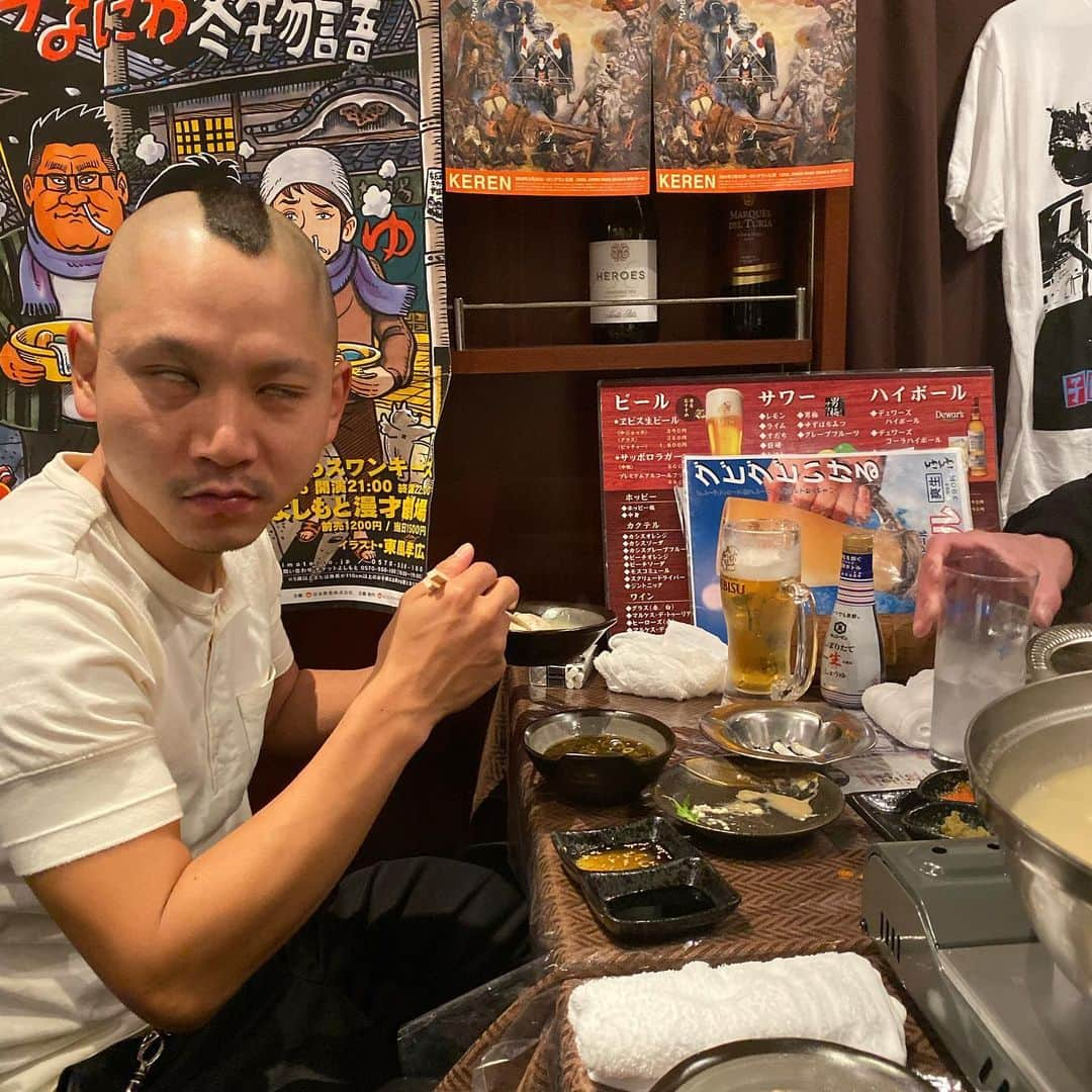 武智正剛さんのインスタグラム写真 - (武智正剛Instagram)「昨日は極限まで腹を空かせてから、笑い飯西田さんに西大橋にある「てげてげ」ご馳走になりました。 #マジでうまい #お鍋 #だし汁やばい #具も麺も雑炊も #皆さん是非行ってください #笑い飯西田さん #ツーとライブ周平魂 #デルマパンゲ迫田 #守谷日和 #謎の男」11月13日 13時07分 - supamaradonatake