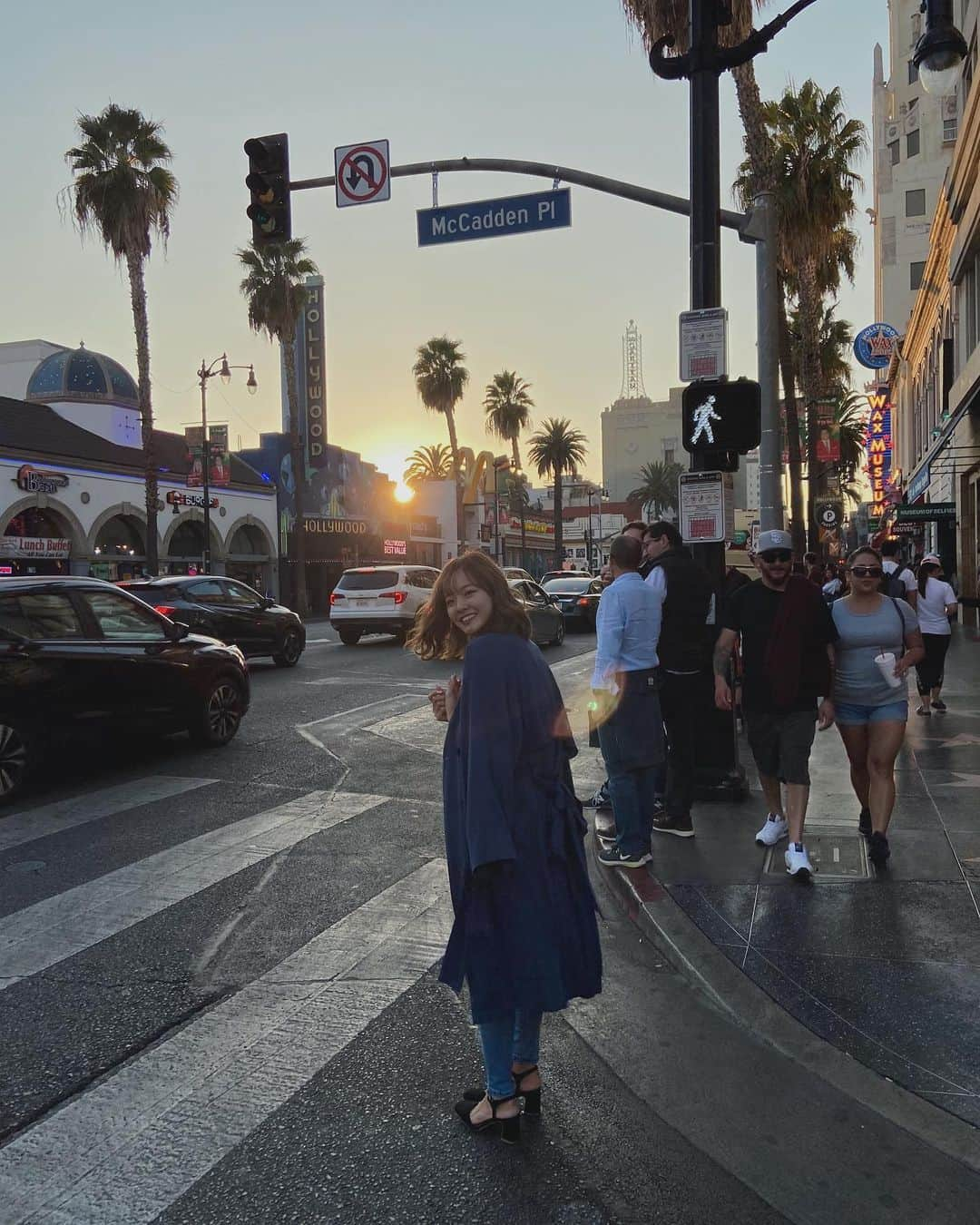 竹地ほのかのインスタグラム：「💙💛 #la #hollywood #walkoffame #sunset #US」