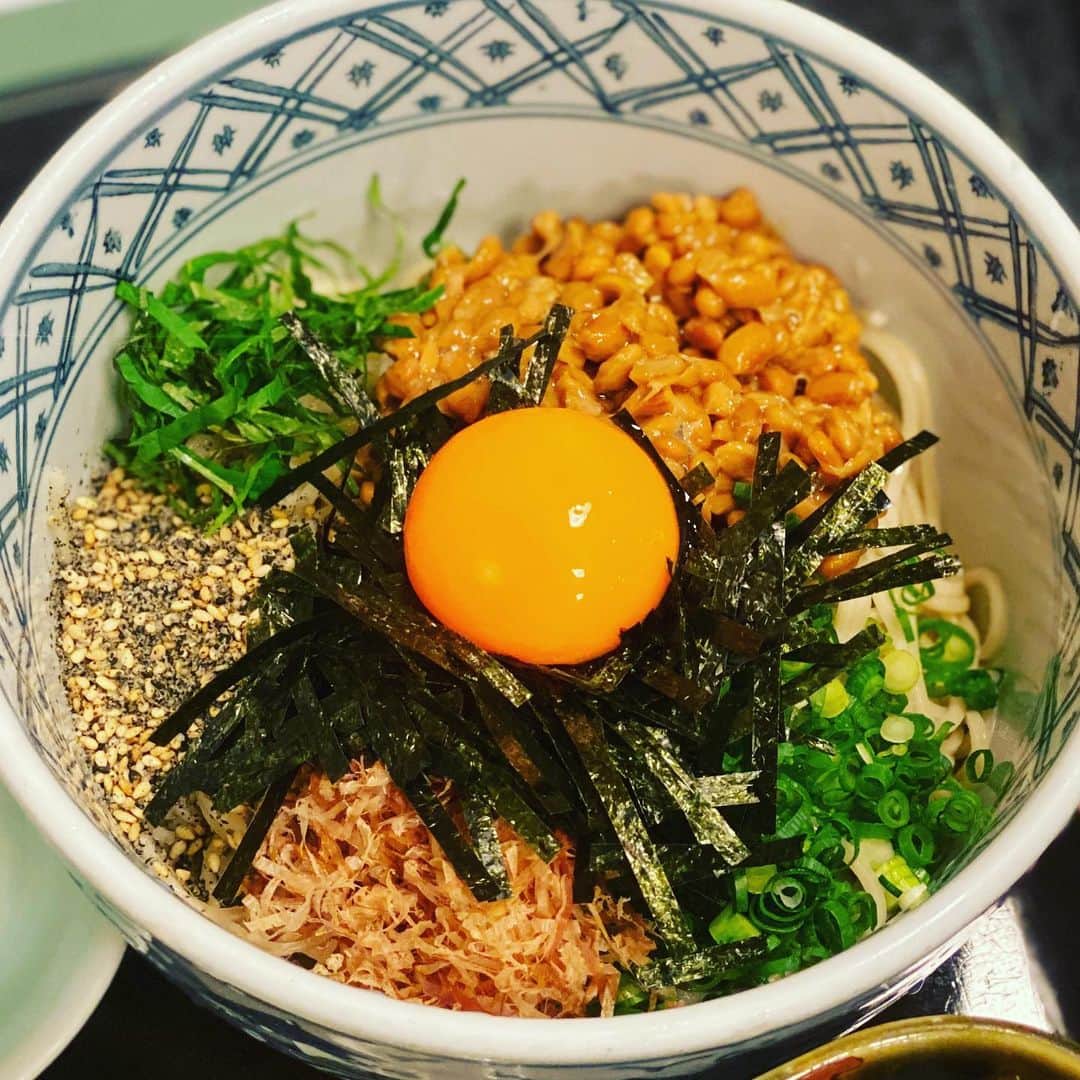 関智一のインスタグラム：「久々の冷たい納豆蕎麦  #ランチ #納豆 #蕎麦」