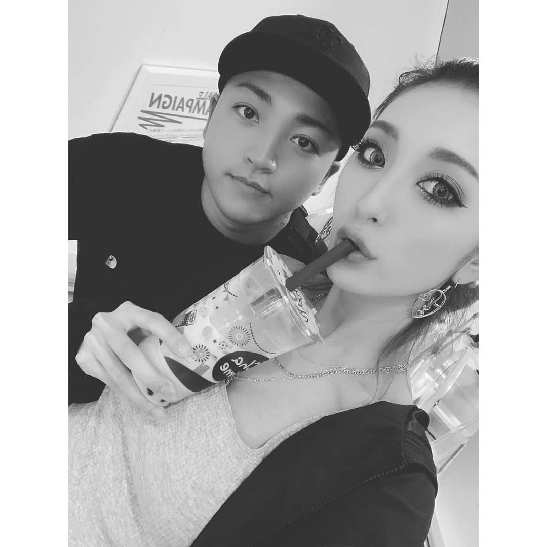 ゆん（並木優奈）さんのインスタグラム写真 - (ゆん（並木優奈）Instagram)「. . 朝りおな送ってから帰ってくるまで デートした日の🌈💑❤️✨ . 2人でゆっくりランチしたり 映画見たりお買い物したり、、💰🎬🍟💓 . 昼間にデートするって なかなか出来ないから新鮮でした☺️👄 . . . 最後のアイスの動画は 「逆さまにしても落ちません」 って店員さんに言われてやったら 本当に落ちなかった🍦笑 . . . . . . #デート#💋#7月12日#今更#笑」11月13日 14時16分 - yunaaaaa.x