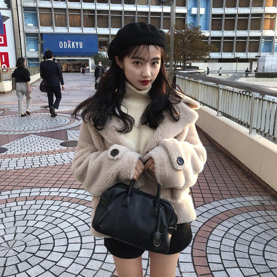 河﨑莉奈さんのインスタグラム写真 - (河﨑莉奈Instagram)「寒くなってきたね🐑❄️ outer❤︎ @acym_official  bag❤︎ @snidel_official  short pants❤︎ @missqq_official」11月13日 14時26分 - rinya5588