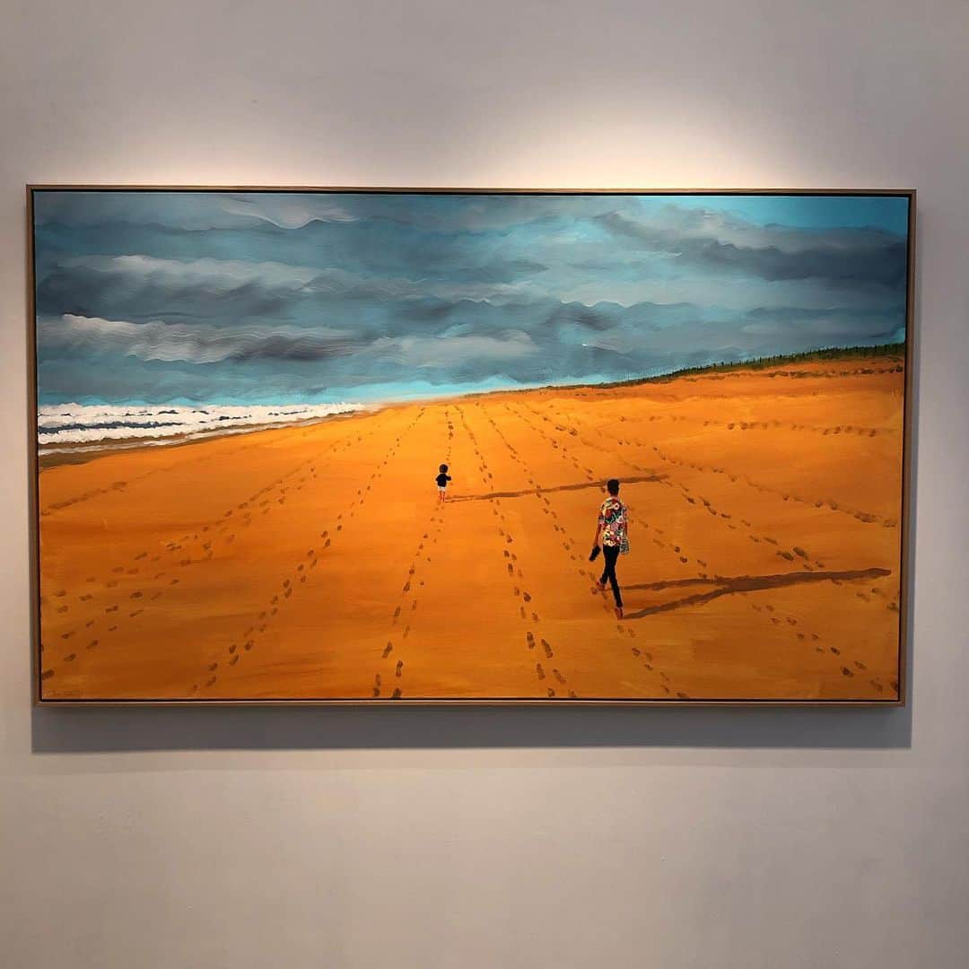 Jean Jullienさんのインスタグラム写真 - (Jean JullienInstagram)「The show at @alice_bxl opens tomorrow! This is Lou and Gwendal in Hossegor, at a time were the light was gorgeous. Not sure i captured it right, but it reminds me of a great moment. And that’s what this show is about: trying to capture moments that i found beautiful.」11月14日 1時17分 - jean_jullien