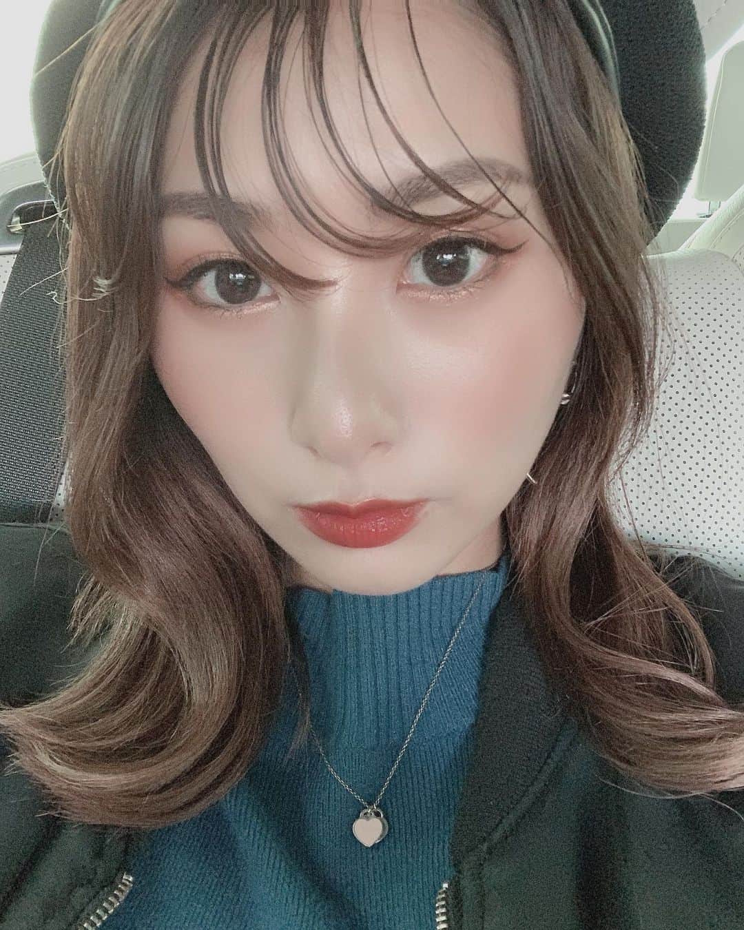 のインスタグラム：「かなーり久しぶりに 前髪を切りました✂️ . 美髪サロンに行ったあとに 急に思い立って そのまますぐに切りに😆！ . 何事も思い立ったら すぐに行動したい派💎 . #シースルーバング #前髪 #前髪カット #bangs #bangstyle」