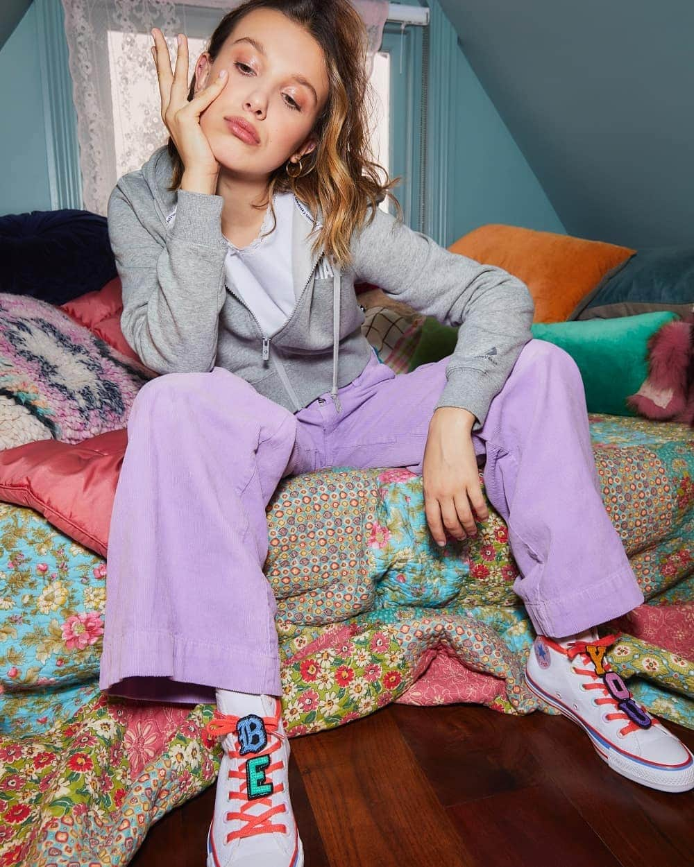 ミリー・ボビー・ブラウンさんのインスタグラム写真 - (ミリー・ボビー・ブラウンInstagram)「So excited to share with you my next collection with @converse ❤️ - launching on 11/18/19. I designed these with all of YOU in mind.  #SpreadLove #BeYou #ConverseXMBB #ConversePartner @converse_style」11月14日 0時00分 - milliebobbybrown