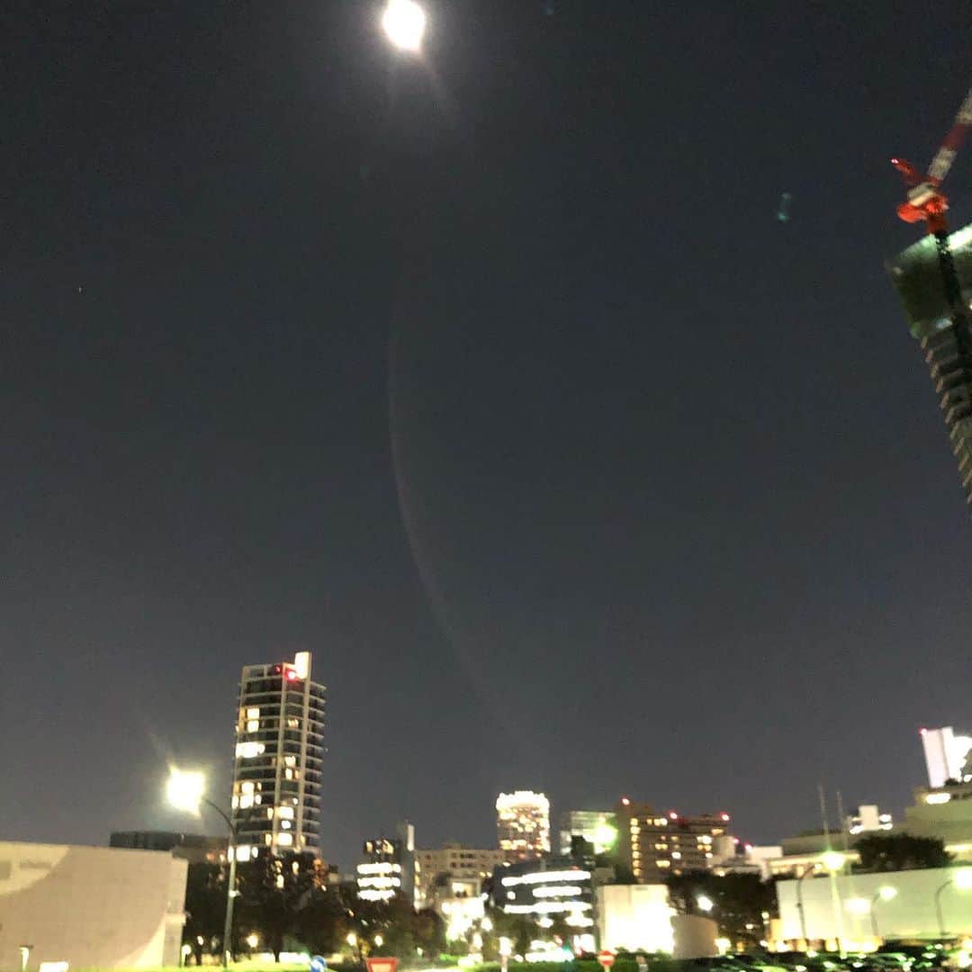 亀田誠治のインスタグラム：「昨日の満月🌕渋谷でキャッチ😊。」