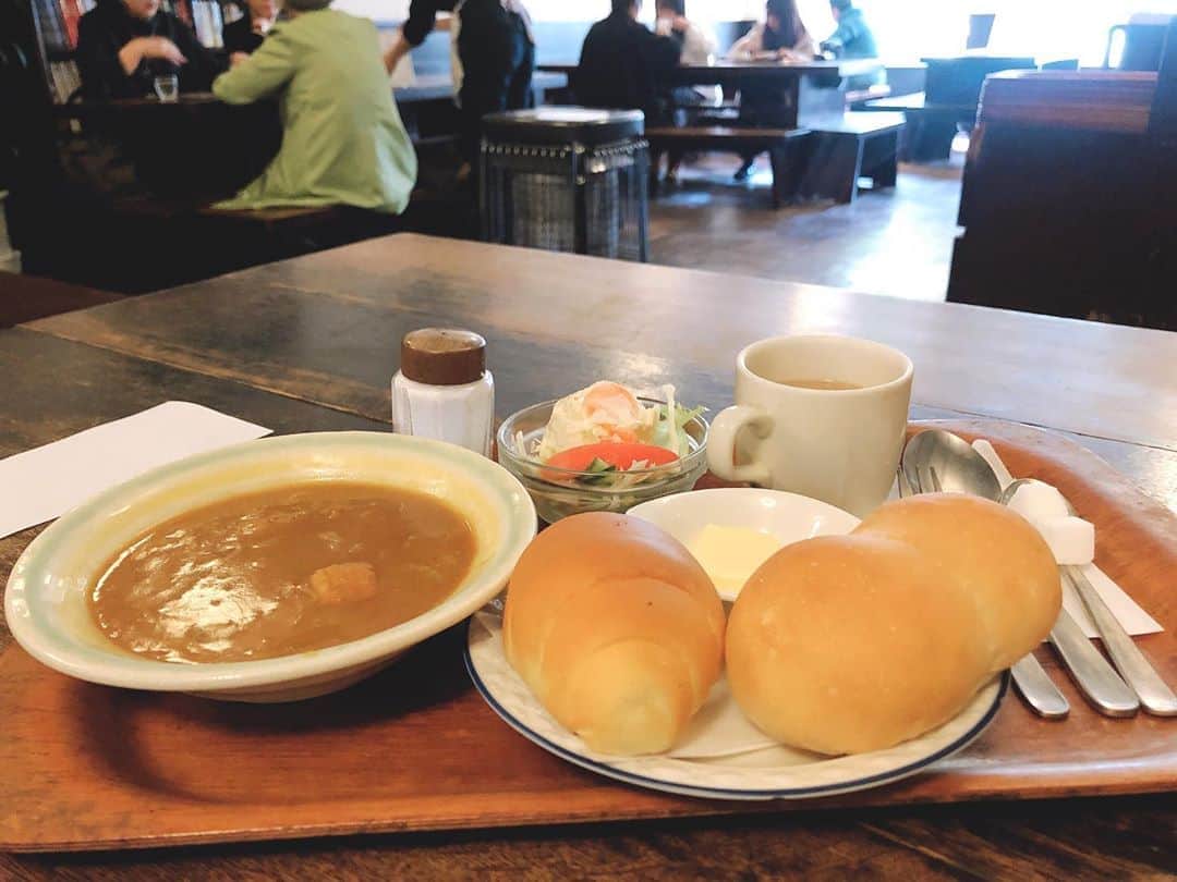 渡辺梨夏子のインスタグラム：「京都の記録...✍️ 最近、縁があるみたい🌿  #進々堂京大北門前 #カレーパンセット #モーニング #錦#錦市場#錦天満宮 #寺町#京都寺町 #koedonuts #コエドーナツ #dripanddropcoffeesupply #プルミエエタージュ #1eretage」