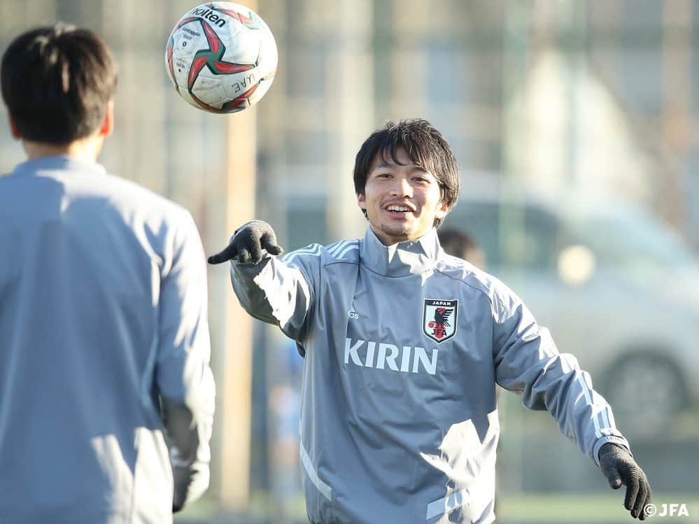 日本サッカー協会さんのインスタグラム写真 - (日本サッカー協会Instagram)「SAMURAI BLUE 、キルギスでのトレーニング2日目！所属クラブの試合の都合で合流が遅れていたMF #南野拓実選手やMF#中島翔哉 選手らが合流、キルギスの首都ビシュケクで練習を行いました。 ・ #daihyo #SAMURAIBLUE #新しい景色を2022 ―――――――――――――――――― 2022FIFAワールドカップカタールアジア2次予選 🆚キルギス代表 📅11/14(木)日本時間20:15KO 📍Dolen Omurzakov Stadium（キルギス） 📺TBS系列で全国生中継 ・ 👉大会情報はJFA.jpへ ――――――――――――――――――」11月14日 0時58分 - japanfootballassociation