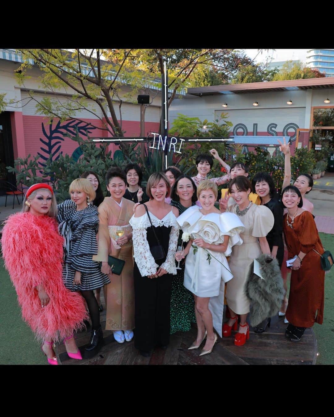 PELIさんのインスタグラム写真 - (PELIInstagram)「緑に囲まれた素敵な結婚式🍃🌿🕊💒🕊🌿🍃 👰 @maguchida 🤵 @hairbyshinya  おめでとうございます🎈🎊😍😊🎊🎈」11月13日 16時21分 - peli4649