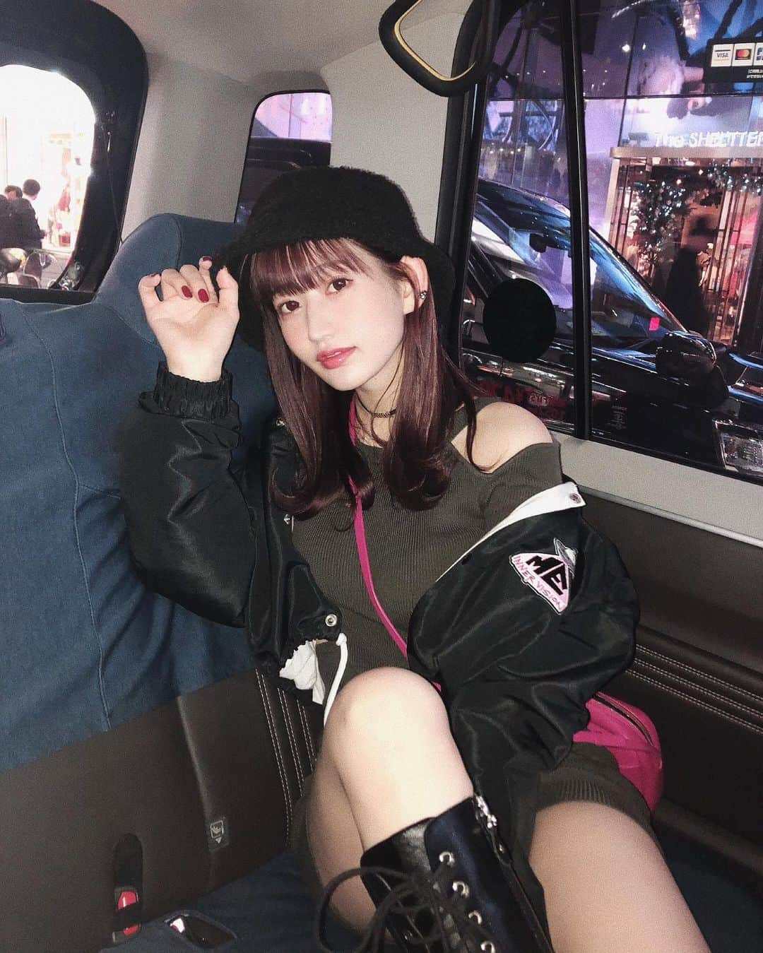 のインスタグラム：「🚕 . . . #photography #グラビア #gravure #model #fashion #sexy #写真 #photo #japanesegirl #idol #japanesemodel #📷 #street #streetfashion #ootd」