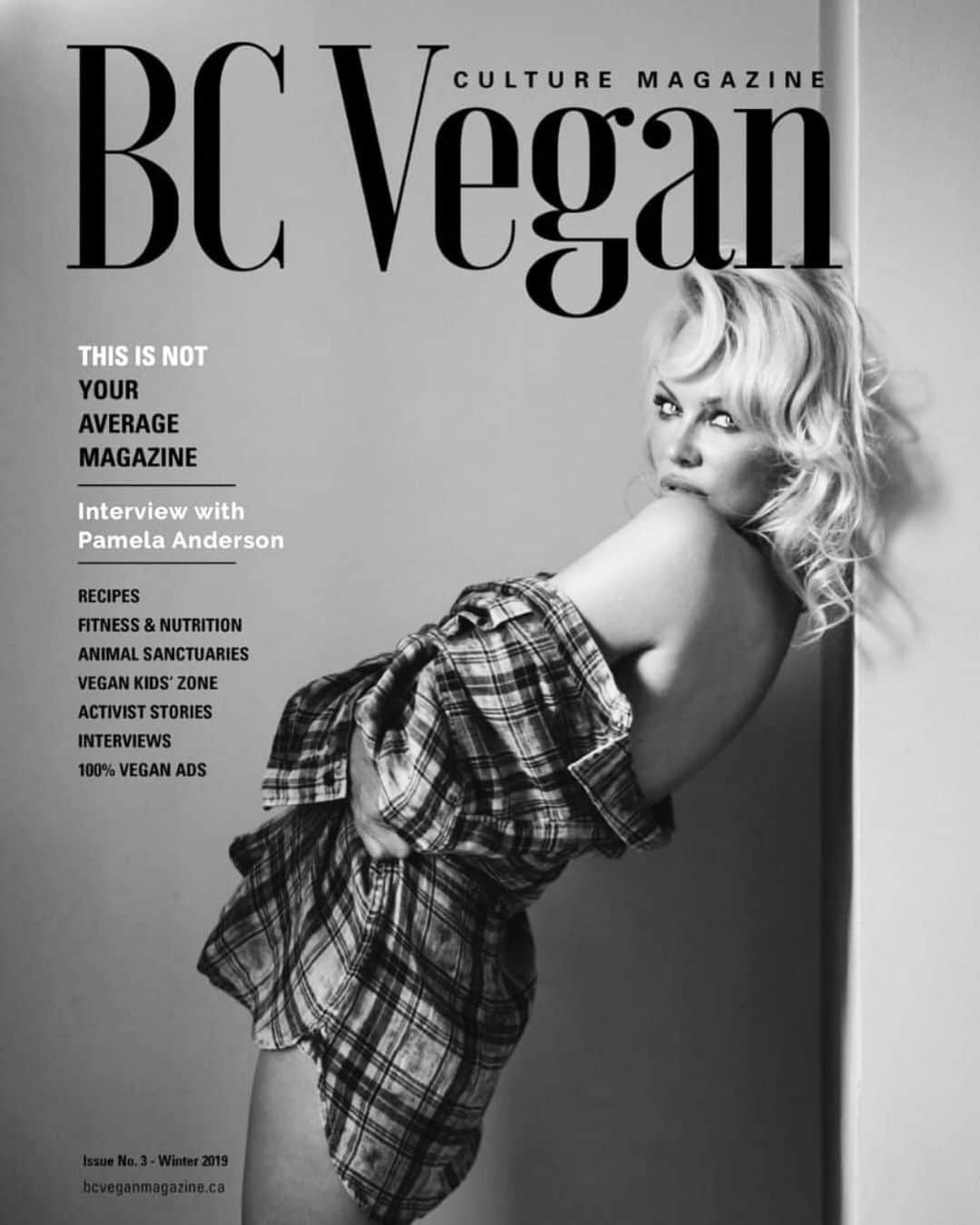 パメラ・アンダーソンさんのインスタグラム写真 - (パメラ・アンダーソンInstagram)「@bcveganmagazine @plantitudeladysmith #ladysmith ❤️ #hometowngirl  My brain is a wild place ...」11月13日 16時38分 - pamelaanderson