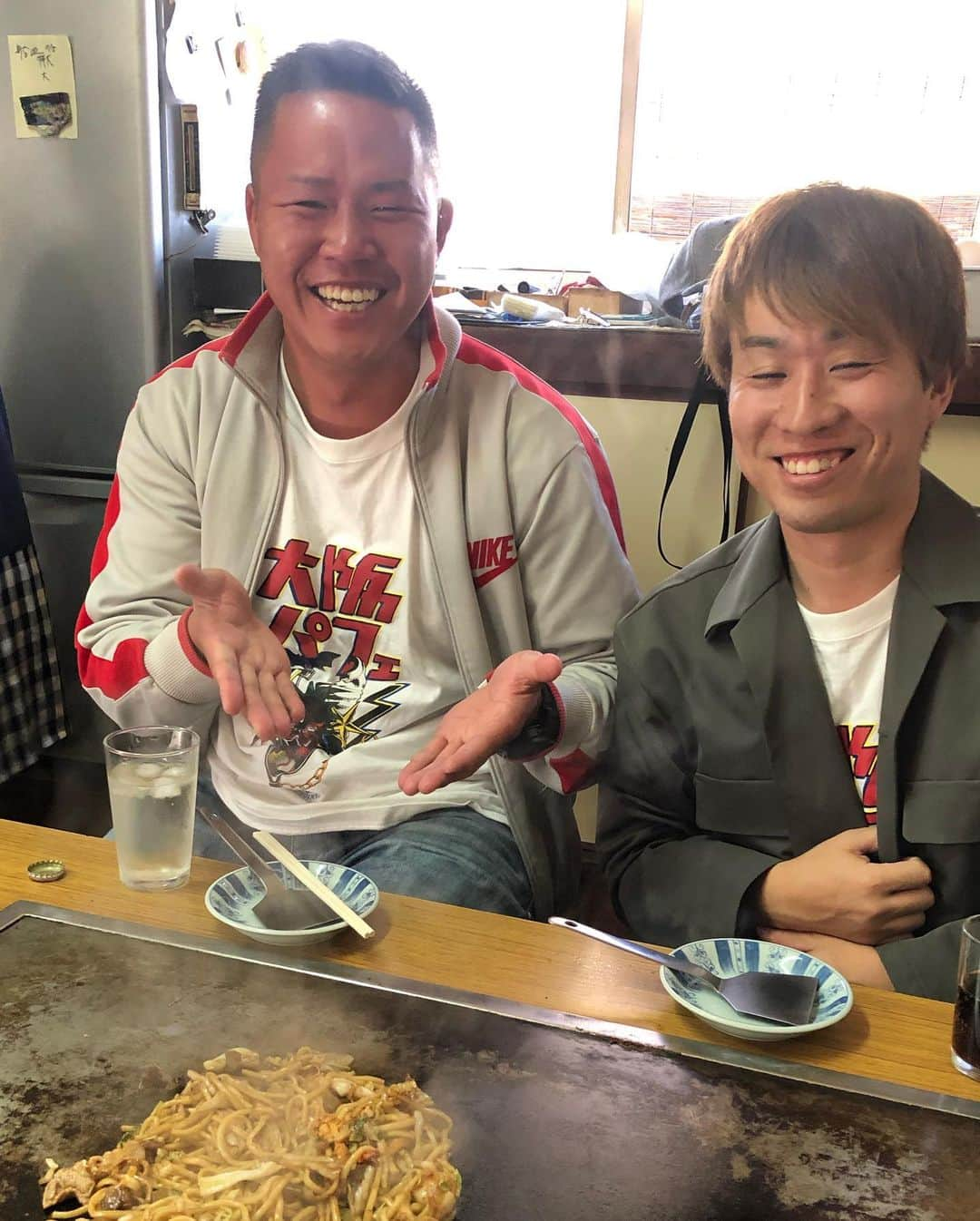 たむらけんじさんのインスタグラム写真 - (たむらけんじInstagram)「淡路島の大好きなお好み焼き屋さん『紋六』 素敵なお母ちゃんが2人で切り盛りしてます。たむけんスペシャルがこれ！デカすぎるからもうちょっと小さく言うてるねんけど、2人の優しさがそうはさせないかも🤣  #大阪パフェ #淡路島」11月13日 16時39分 - tamuradojou