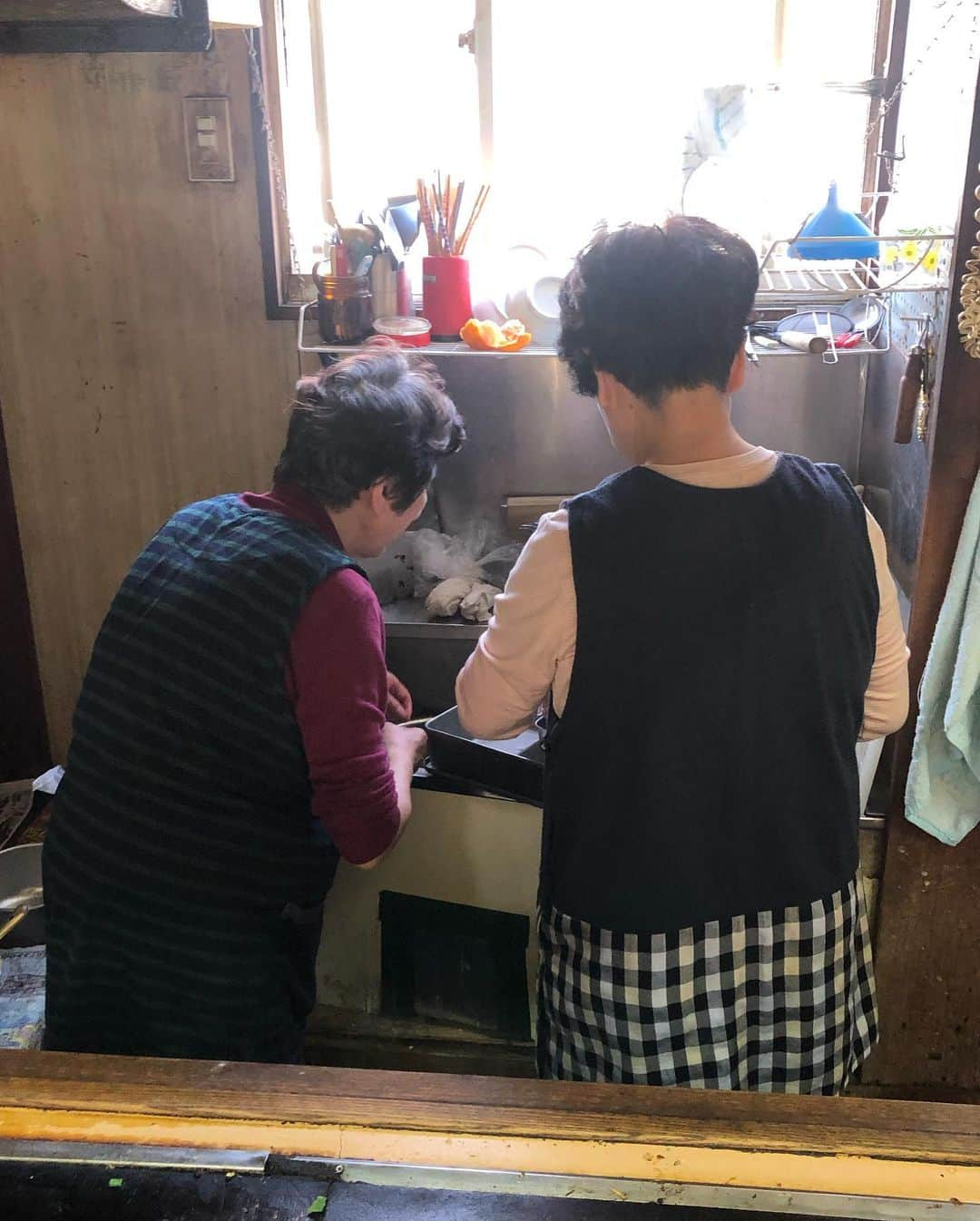 たむらけんじさんのインスタグラム写真 - (たむらけんじInstagram)「淡路島の大好きなお好み焼き屋さん『紋六』 素敵なお母ちゃんが2人で切り盛りしてます。たむけんスペシャルがこれ！デカすぎるからもうちょっと小さく言うてるねんけど、2人の優しさがそうはさせないかも🤣  #大阪パフェ #淡路島」11月13日 16時39分 - tamuradojou