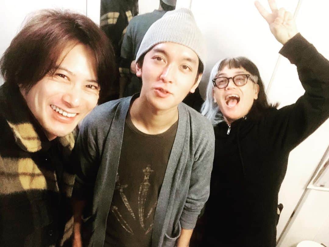 のインスタグラム：「本日もまたまた吾郎さんと。 ライブアルバム「空想改革」かなりいい感じに仕上がってきております。ていうかもはやライブ録音のクオリティじゃない。吾郎さんはじめ皆さんの演奏とエンジニアの充くんの腕前がすんばらしい。乞うご期待！ #空想改革 #大嶋吾郎 #福原充」