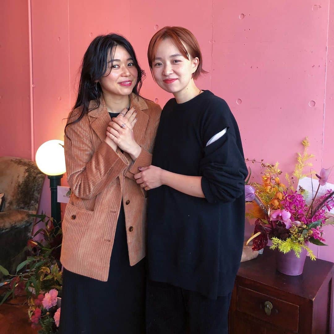 Yu-kiのインスタグラム：「日本に帰ってきてすぐネイルした💅　@nagisakaneko に全てお任せ💜手ずっと見てる、本当に嬉しい🥺いつもありがとうございます💓」
