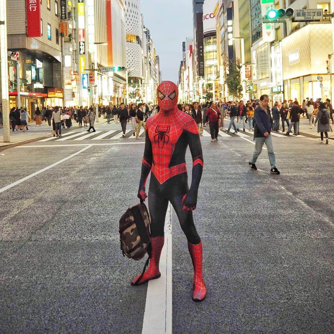 Japanese Spidermanさんのインスタグラム写真 - (Japanese SpidermanInstagram)「before-after  beforeは須藤元気さんのWe Are All One Tシャツ。 afterはNEWスーツ。  どちらも着心地が良くて最高だ。  #週末ヒーロー  #スパイダーマン#マーベル #銀座#コスプレ#コーデ#夜景#一眼#アメコミ#素顔#spiderman#ginza#marvel #cosplay #須藤元気#ファッション」11月13日 17時06分 - takemix5271