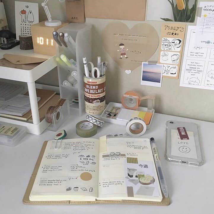 ハルハルさんのインスタグラム写真 ハルハルinstagram 机まわりも韓国っぽく あんにょん ハルハルのおつぐです みなさんも一度は見たことがあるはず 韓国の子の机まわりの写真を いつもこんな風に私もしたいな って 思いながら写真