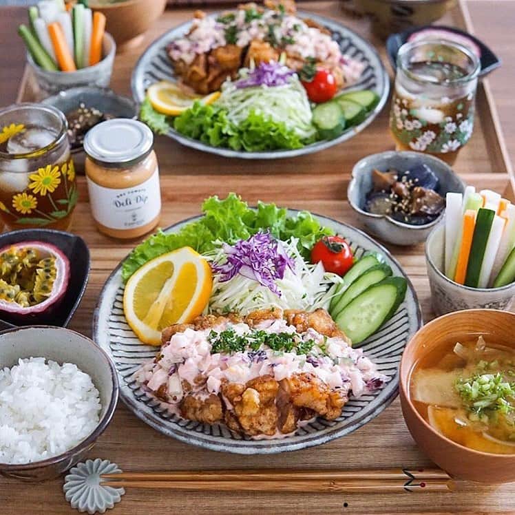 Locariのインスタグラム：「【肉食男子を喜ばせたい♡彼が本当に喜ぶ「絶品肉おかず」厳選10選】 ぜひ記事をチェックしてみてください♡ . phot by @hitomi_kawakami  さん . . . #おうちごはん#夜ごはん#献立#食卓#ご飯 #今日のお昼ご飯 #夜ご飯 #お昼ご飯 #カフェご飯 #晩ご飯 #美味しいご飯 #時短レシピ #時短料理 #病みつき注意 #今日の晩ごはん #1人暮らしの晩ごはん #レシピ #簡単レシピ #料理 #手料理」