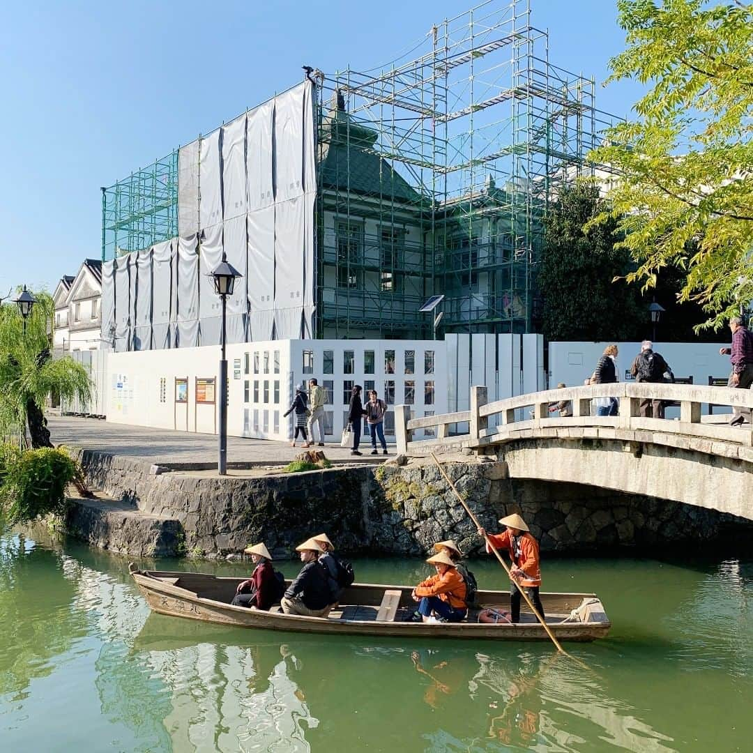 倉敷市さんのインスタグラム写真 - (倉敷市Instagram)「改修工事中の倉敷館  #日本遺産 #日本遺産のまち倉敷市  #一輪の綿花 #倉敷物語 #和と洋 #繊維のまち  #大正6年に倉敷町役場として建てられた洋風木造建築 #令和2年2月中旬まで休館中 #覆いが一部取れて外観が見えるように #倉敷市 #倉敷 #美観地区 #倉敷美観地区 #運河 #旅行 #旅 #japanheritage #kurashiki #kurashikicity #bikanhistoricalquarter #canal #travel #trip #instatrip #instajapan  #instgramjapan #visitjapanjp」11月13日 17時14分 - kurashiki_city