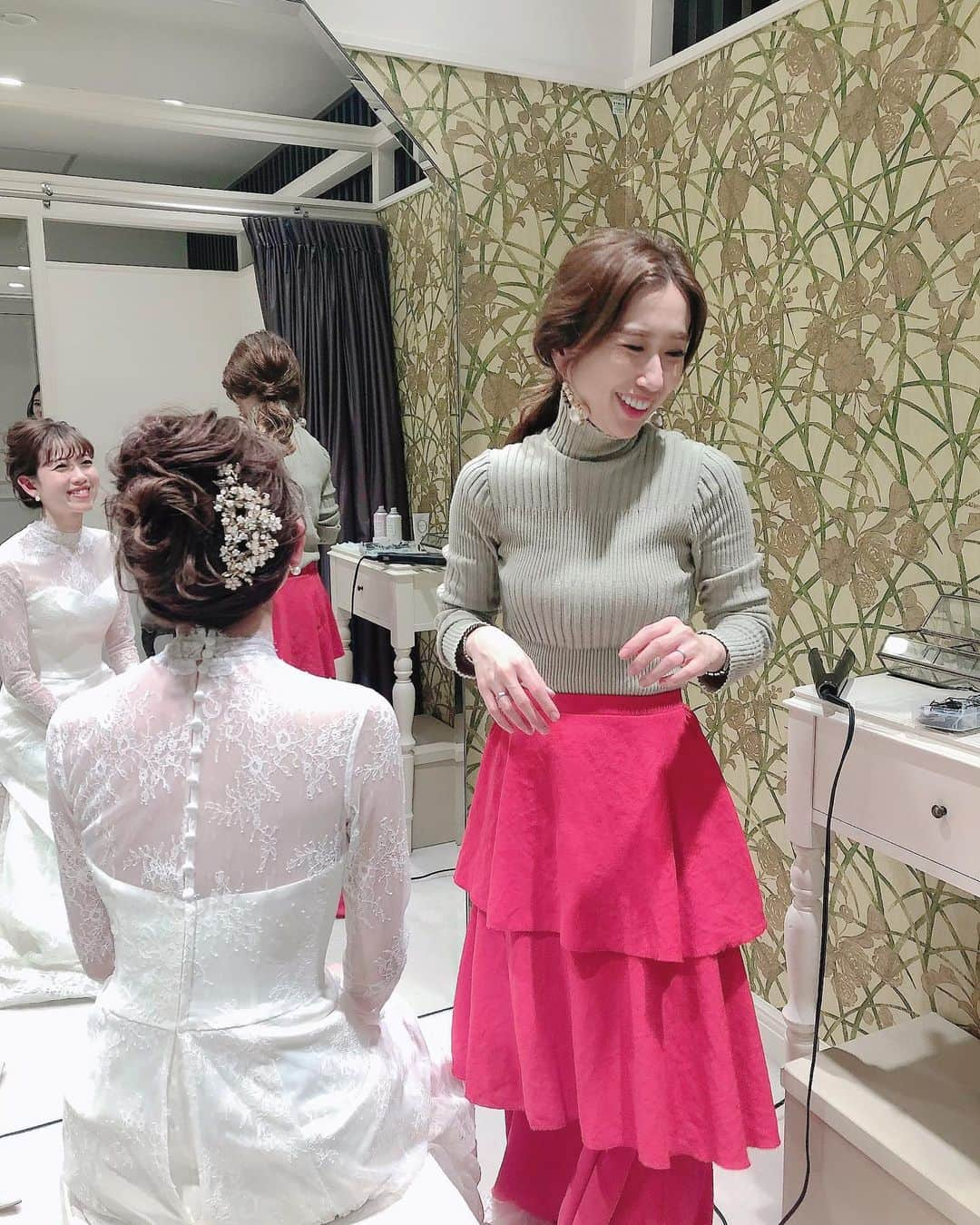 土田瑠美さんのインスタグラム写真 - (土田瑠美Instagram)「昨日は　@fiorebianca_wedding  京都店で花嫁様向けヘアアレンジイベントでした♡ 花嫁様が素敵なドレスやアクセサリーをまとい、ヘアをチェンジさせて頂いた後の美しい笑顔を見させて頂き毎回幸せな気持ちになりました☺️♡ フィオーレビアンカの素敵なドレスやアクセサリーにも毎回ウットリでした♡ 大阪、京都、鹿児島と沢山の花嫁様にお会い出来、楽しく素敵な時間をありがとうございました！」11月13日 17時19分 - ru0711