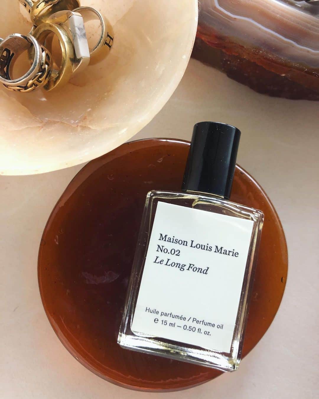 野尻美穂のインスタグラム：「Maison Louis Marie 私は2番にした。 洋服もそうだけど、印象を与える物って大事だと思っていて、香りもその一つ。 いつまでも自分らしい香りを探し続けたいです。 あぁ良い香り🧸💕 #maisonlouismarie #取材終わりにすぐ購入😇❤️」