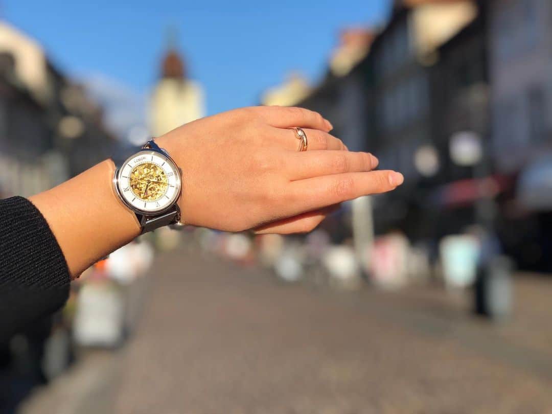 西田有沙のインスタグラム：「最近とてもお気に入りの時計⌚️❤️こっちに来てから携帯見ること減ったから時間確認も時計見るようになった🥺✨文字盤のところがオシャレ😘彼が羨ましそうに見てて取られそう…笑🤣 そしてなんとクーポンコード、(arisa1021)で10%オフになります👏🏼 他にも迷うほど色んなデザインあるからチェックしてみてね♪ @loborjapan  #ロバー #時計 #腕時計 #lobor」