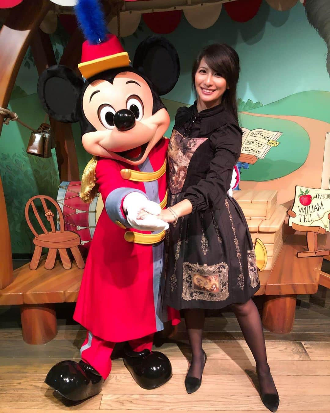 矢部あやさんのインスタグラム写真 - (矢部あやInstagram)「201810  ミトミで大演奏会くん♡ ・ #tokyodisneyresort #tokyodisneyland #TDR #TDL #TDL2018 #charactergreeting #meetmickey  #mickeymouse #mickey #disney #disneyphoto #disney gram #disneylife #secrethoney  #東京ディズニーリゾート #東京ディズニーランド #キャラクターグリーティング #キャラグリ #ミートミッキー #ミッキーマウス #ミッキー #燕尾服ミッキー ミッキー #燕尾くん #グリざんまい #70分待ち #シークレットハニー #シーハニ」11月13日 17時47分 - yabedayo0622