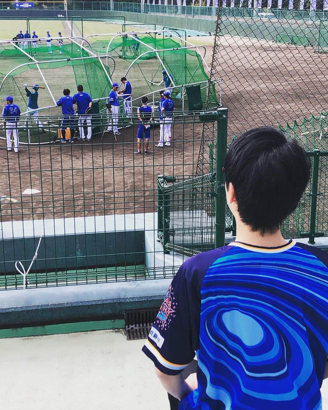 吉川正洋さんのインスタグラム写真 - (吉川正洋Instagram)「今日もベイスターズ奄美キャンプを見学させていただきました。今年は選手のみなさんが自主的に練習に取り組んでいて昨年とは少し違った印象です。  どちらにせよプロの方のバッティングには惚れ惚れします！」11月13日 17時57分 - dhyoshikawa