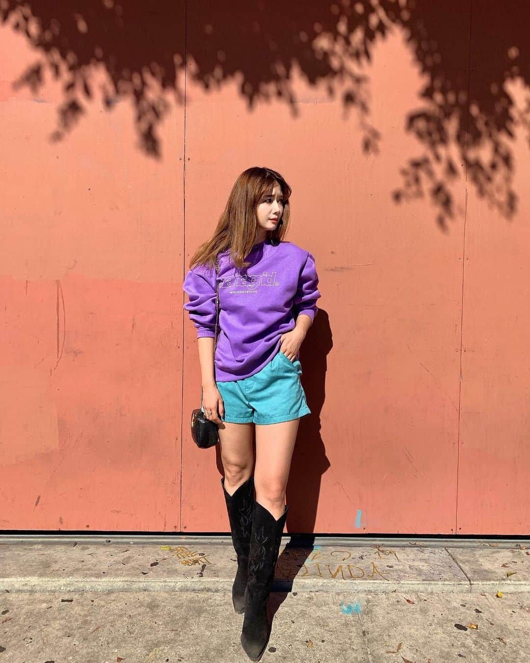一木美里さんのインスタグラム写真 - (一木美里Instagram)「𝔲𝔫𝔦𝔠𝔬𝔯𝔫 𝔠𝔬𝔩𝔬𝔯🦄💫ピンク、パープル、ブルーの色味はいつか見た好きな空の色、大好き💗💜💙 . tops #Mahagrid#マハグリッド pants #Xgirl#エックスガール boots #zara#ザラ . .  #MillyLosAngeles#LosAngeles#travel#trip#旅行#ロサンゼルス#ロサンゼルス旅行#여행#여행스타그램 #venicebeach#VENICE#unicorn」11月13日 17時58分 - misato_ichiki