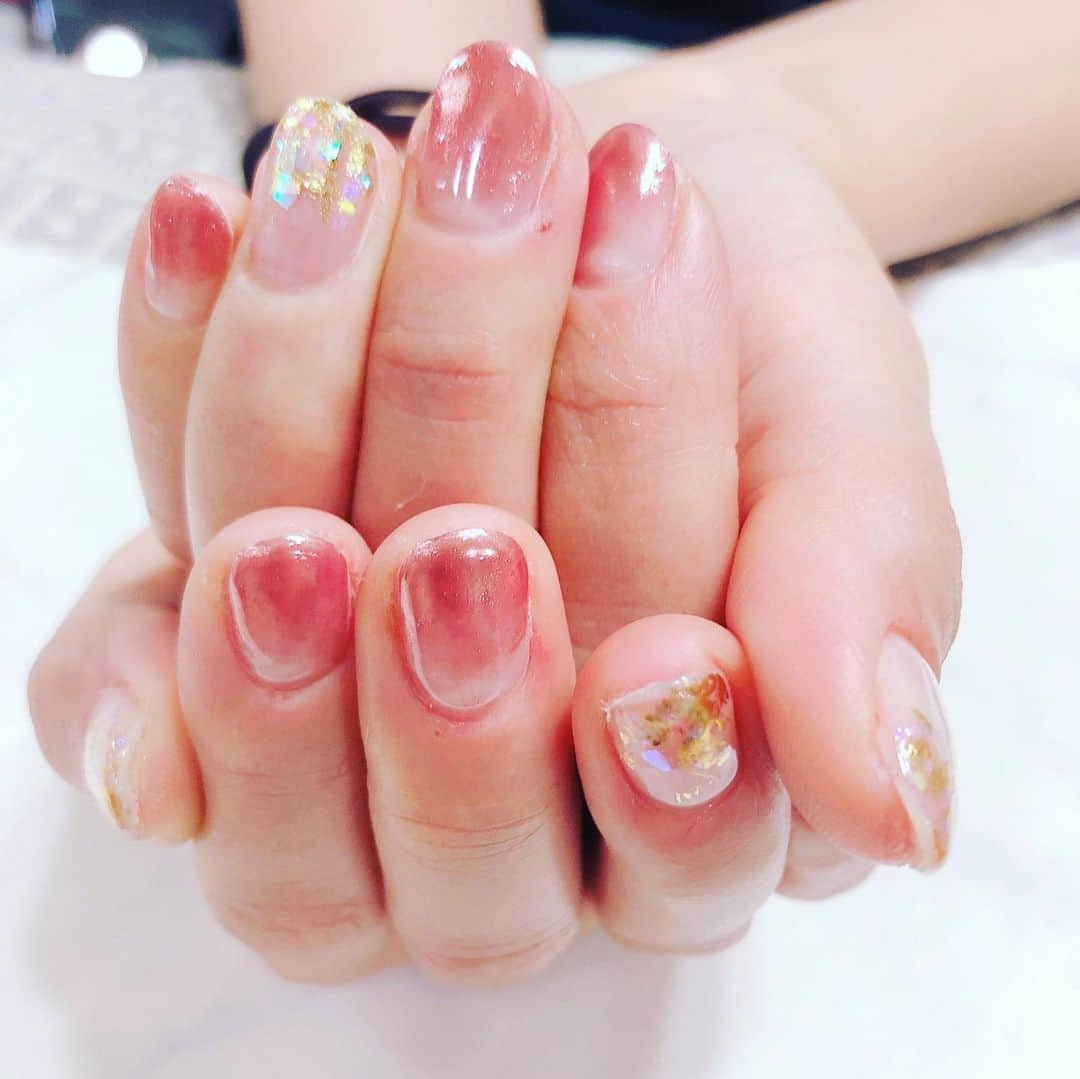 村主章枝さんのインスタグラム写真 - (村主章枝Instagram)「AUBEさんでネイルを変えていただきました✨✨ Pink and gold💅💅💅 ★*ﾟ AUBEさんは、アートネイルもとても上手なんで、お試しあれ👍🏻👍🏻👍🏻 Nail&Eyelash Salon AUBE★*ﾟ 渋谷駅東口(南改札)徒歩3分 平日 12:00~21:00 土日祝11:00~20:00 💌💭aube_salon_shibuya@yahoo.co.jp LINE❁﻿【@sbw9224i】 TEL☏03-6805-0414 ・ #渋谷ネイルaube #aubeネイル #aubeエクステ #nail #ミラーネイル #shibuyanailsalon #ブライダルネイル #フットネイル #渋谷 #ニュアンスネイル #ネイル #マツエク #ジェルネイル #渋谷マツエク #まつエク #まつげエクステ #ネイルデザイン #手書きアート #ボタニカルネイル #ターコイズネイル #秋ネイル #秋ネイル2019 #ネイルアート #秋ネイルデザイン #渋谷ネイル #べっ甲ネイル #ネイルアート #ビジューネイ#村主章枝」11月13日 18時16分 - fumie.suguri