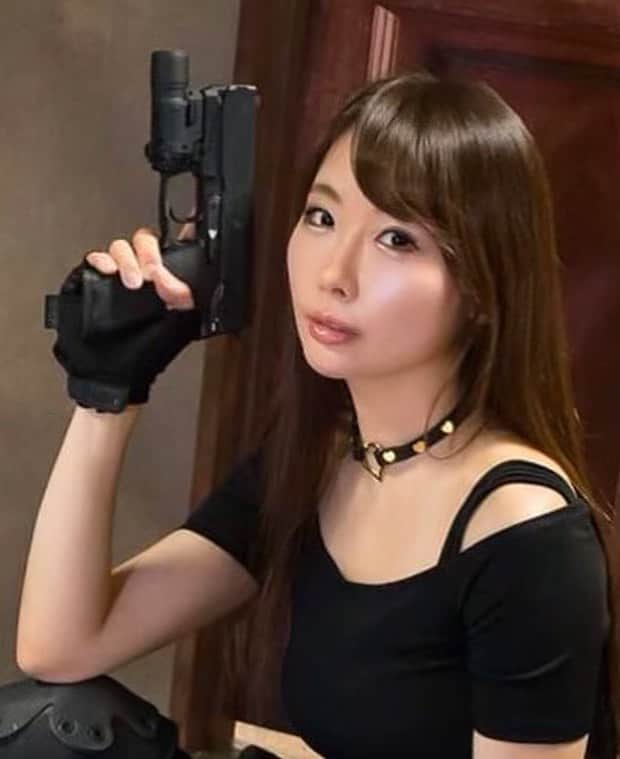 坂地久美さんのインスタグラム写真 - (坂地久美Instagram)「お気に入りのGun girl写真🔫💞 Prave Pointさんでの広告撮影の時の✨❤️✨ いろんなGunアクション映画に出てくるヒロインの💖再現写真💖これからいっぱい撮って行きたいなぁ✨❤️✨ 好きな映画全部のヒロインになりきる夢叶えるぞー😆💞 実際に闘うところまでサバゲーで再現したい🔫💋 #サバゲー #サバイバルゲーム #生存遊戲 #サバゲー女子 #military #tactical #tacticool #tacticute #tacticutest #airsoft #airsoftgirls #airsoftworld #airsoftnation #airsoftphoto #airsoftgame #girlsandguns #girlswithguns #airsoftlove #airsofter #airsoftgirl #gungirl #militarygirl #tacticalgirl #サバゲーファッション #坂地久美 #sakachikumi」11月13日 18時09分 - sakachikumi