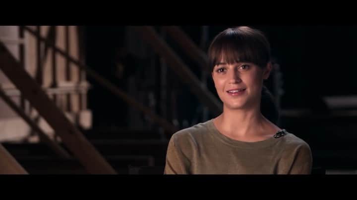 アリシア・ヴィキャンデルのインスタグラム：「Watch Alicia act in Japanese in her new thriller ‘Earthquake Bird’ out on Netflix this Friday!」