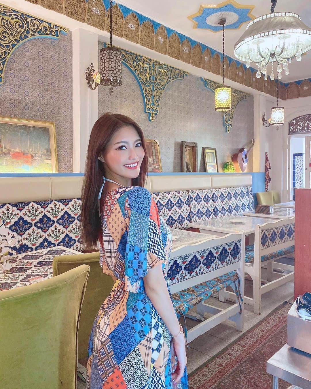 MIKAさんのインスタグラム写真 - (MIKAInstagram)「When you find the perfect Arabic restaurant to match your dress✨🕌💛💙 #hummusaddict」11月13日 18時32分 - cjd_mika