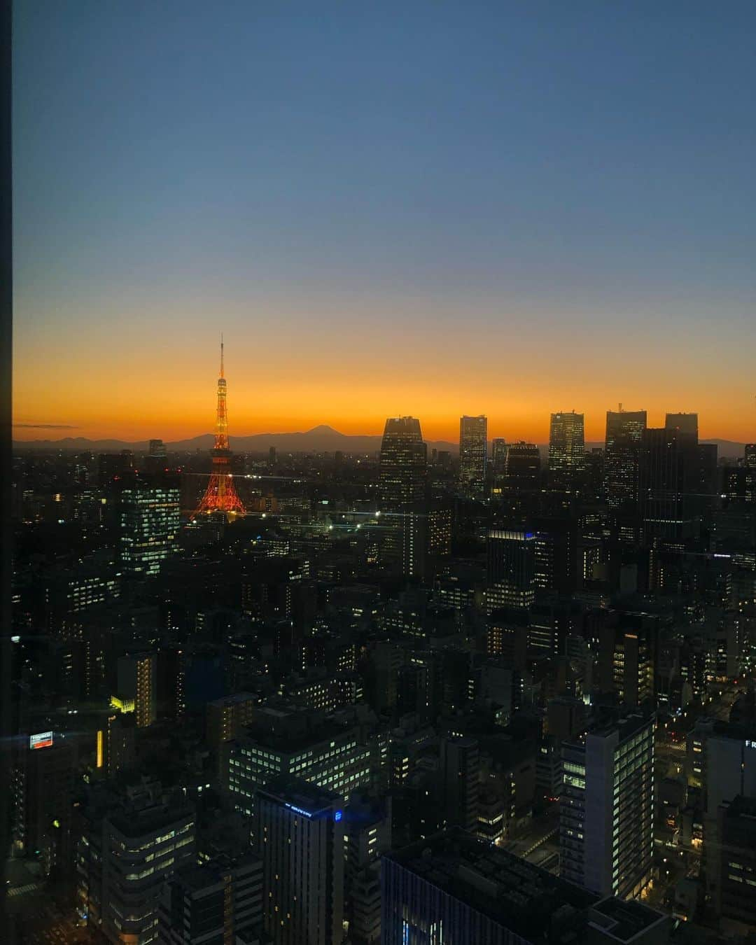 田中毅さんのインスタグラム写真 - (田中毅Instagram)「昨日の夕焼け #だんだん冬っぽくなってきた  #東京  #東京タワー  #富士山  #tokyo  #tokyotower  #mountfuji」11月13日 18時42分 - tanaka_ta_ke_shi