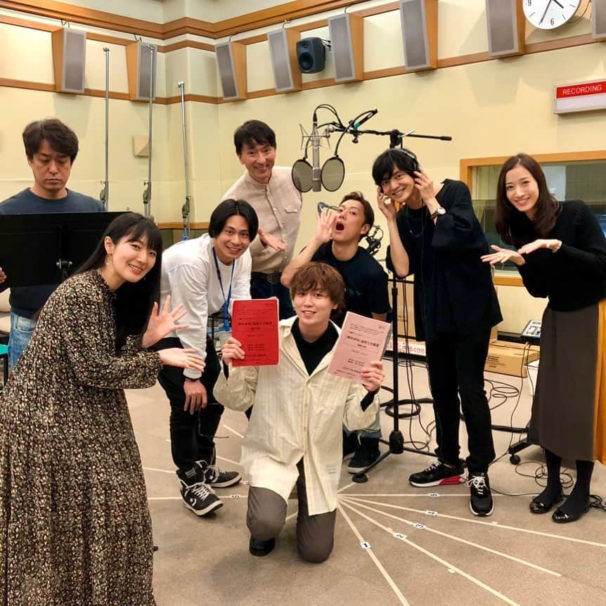 伶美うららさんのインスタグラム写真 - (伶美うららInstagram)「NHK-FM 青春アドベンチャー『時めがね金沢うた絵巻』収録が終わりました‼︎ . 少しの息遣いで変わる表現を学びつつ、試しながらの収録ですごく新鮮な時間でした。 オーディオドラマの、声のみで情景や人物像の想像が膨らむ世界観を楽しんで頂けたらなと思います。 . 収録後に残ったメンバーで撮りました♪ 皆様初めましての方々ばかりでしたが、とても楽しくて面白くて…‼︎ 来年、年明けからの放送です。 皆様是非♡ . 【NHK FM】 2020年1月6日(月)～1月10日(金) 午後9時15分～午後9時30分(1-5回) 2020年1月13日(月)～1月17日(金) 午後9時15分～午後9時30分(6-10回) . 【出演者】 内藤大希　石川由依　岡幸二郎　鯨井康介 川口竜也　上口耕平　伶美うらら　原田優一 中村彰男　田中誠人　香月萌衣　鴇田蒼太郎 . 【作・音楽】まきりか . 【スタッフ】 演出：藤井靖 技術：加村武 音響効果：林幸夫 . #NHK #オーディオドラマ  #青春アドベンチャー  #時めがね金沢歌絵巻」11月13日 18時45分 - urara_reimi