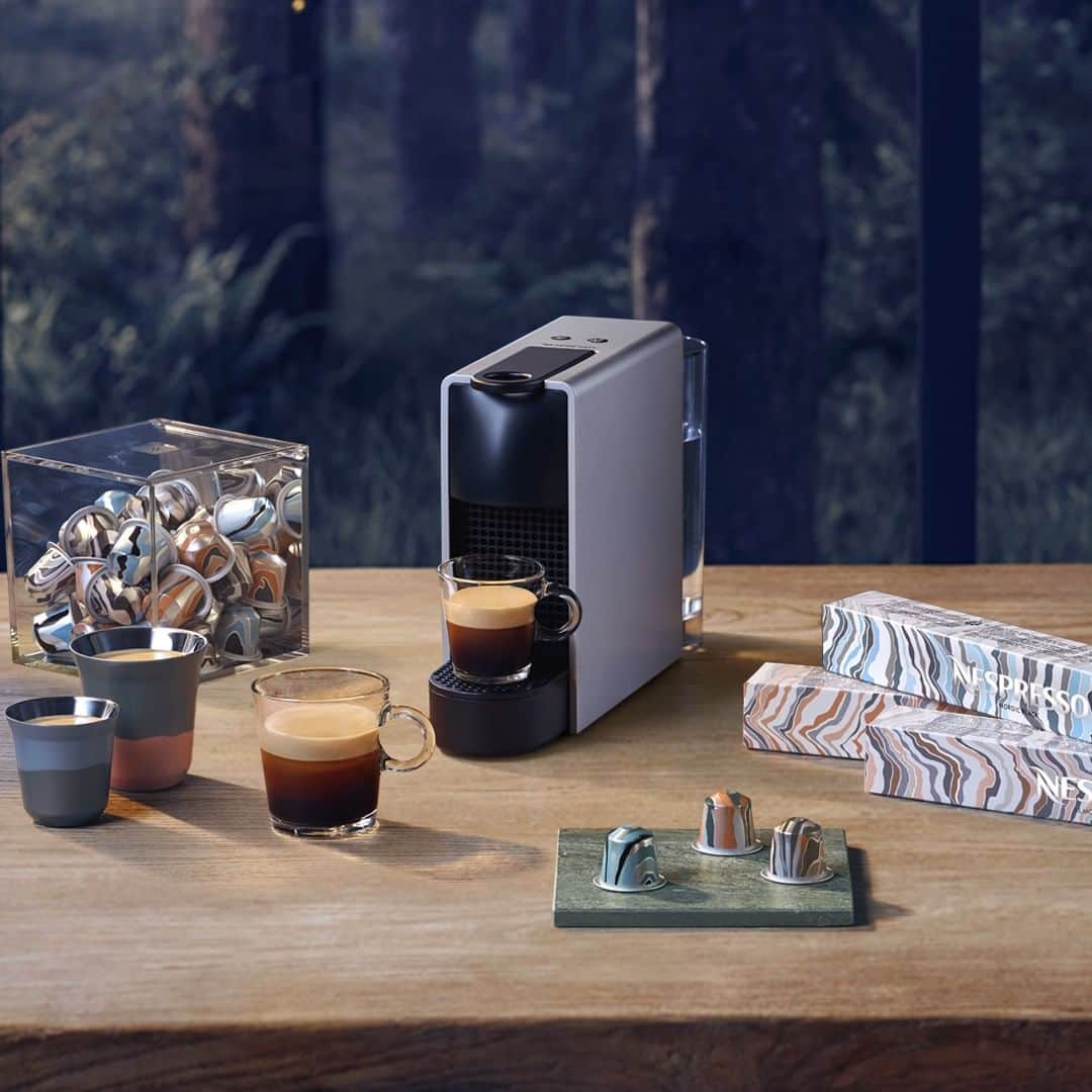 Nespressoさんのインスタグラム写真 - (NespressoInstagram)「Looking for stylish gifts? Find inspiration in our range of machines, Limited Edition coffees and accessories, for all fancy moments.  #Nespresso #FeelTheWarmthWithin #FancyMoments」11月13日 19時00分 - nespresso
