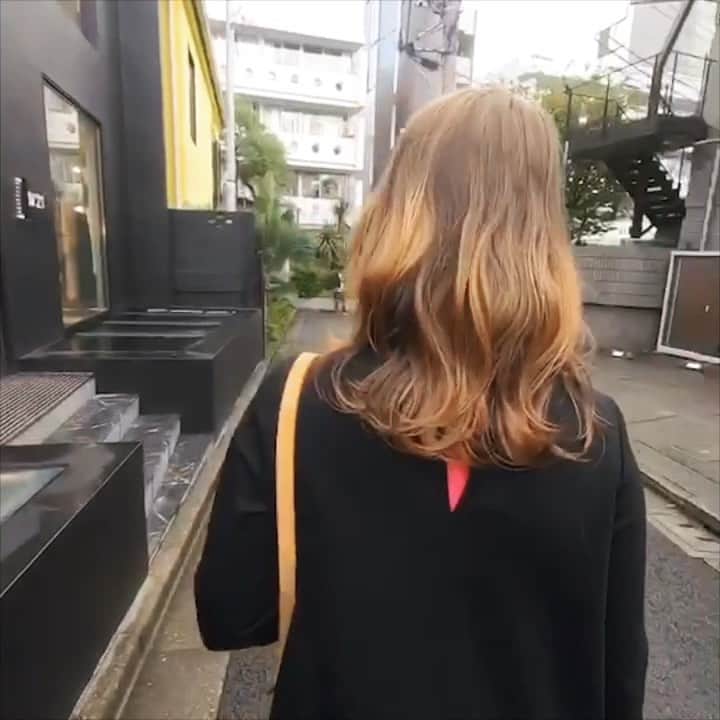 のインスタグラム：「ヘアカット✂️ ⠀ いつもお世話になっている  @masakatsu_kurose さんカット ⠀ 伸ばしていたら… 半年ぶりになっちゃった😂💦 ⠀ ⠀ 伸びっぱなしを整えてもらい 炭酸シャンプーとトリートメントもして ツヤツヤに復活しました💓💓 ⠀ ありがとうございます！！ ⠀ ⠀ ⠀ #ヘアカット #セミロング #セミロングヘア  #ヘアケア #ヘアサロン #表参道 #haircut#MARIS表参道」