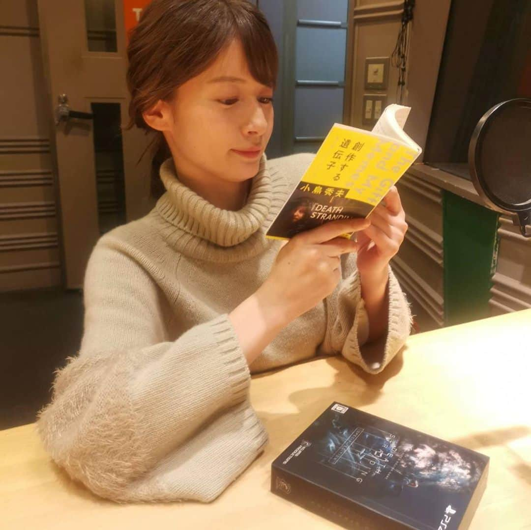 宇内梨沙さんのインスタグラム写真 - (宇内梨沙Instagram)「明日いよいよ﻿ #小島秀夫 監督と#三浦大知 さんを﻿ アトロク&マイゲームマイライフにお招きして 世界で話題沸騰の新作ゲーム﻿ 『#デスストランディング 』について﻿ ﻿ あれやこれやと伺っていきます☺️﻿ ﻿ 皆さん、繋がってますか？﻿ ﻿ 私も絶賛プレイ中です。﻿ 沼にハマっております。﻿ ﻿ なぜこのゲームは面白いのか﻿ 発見が沢山あります。﻿ ﻿ ぜひぜひ﻿ ﻿ 明日は18:00〜21:30まで﻿ @after6junction ﻿ @mygame.mylife ﻿ 合わせて聞いてください♪﻿ ﻿ (特集は20:00〜21:30です👀) ﻿ ﻿ #deathstranding ﻿ #デスストでつながれ﻿」11月13日 18時58分 - risaunai