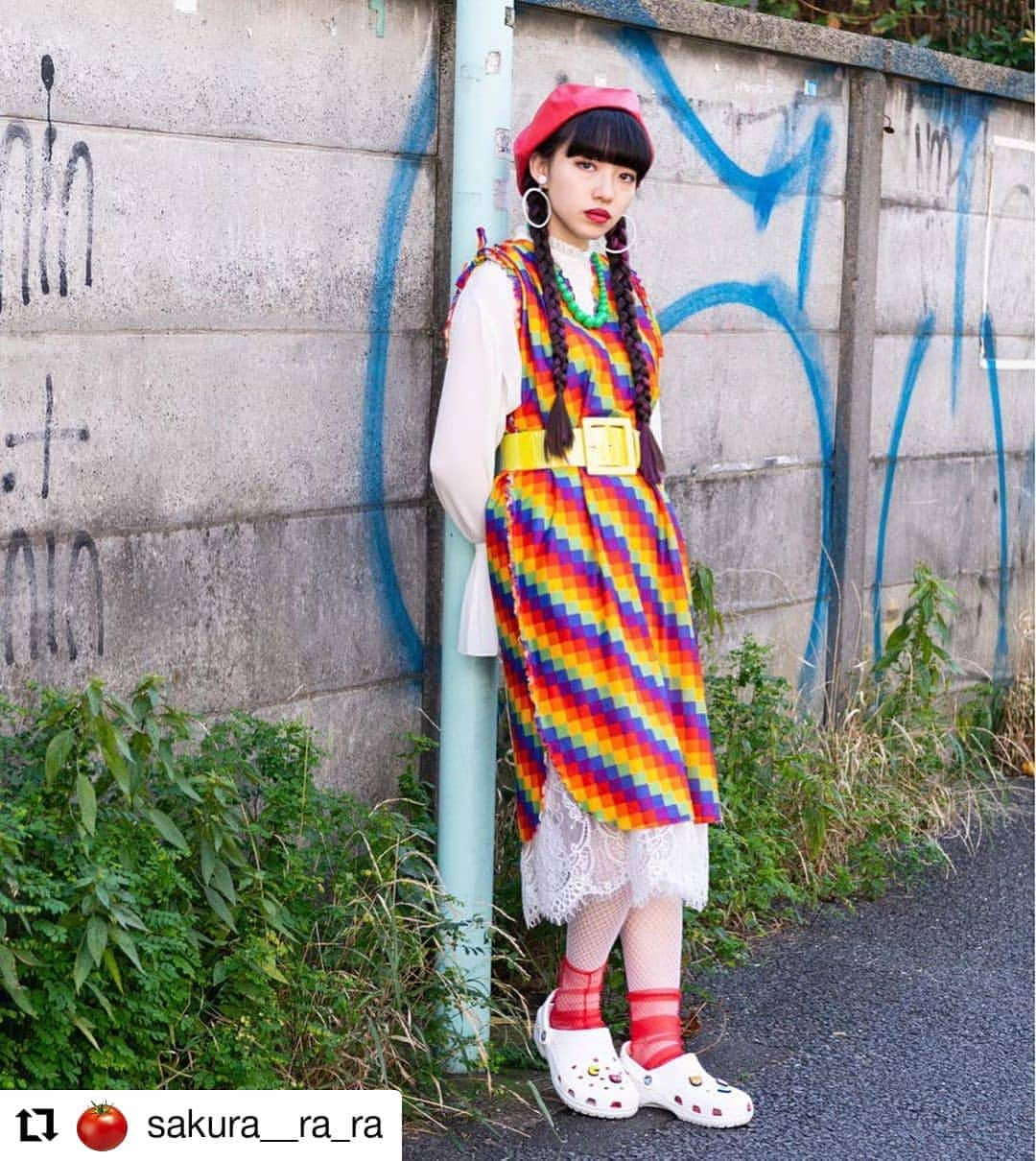 クロックス（crocs）さんのインスタグラム写真 - (クロックス（crocs）Instagram)「Color for #ComeAsYouAre 🌈﻿ Crocsの今季のテーマは、「色で #自分らしく 」。﻿ 文化服装学院に通うスタイリストの卵、中島さくらさんは、Crocsと同じホワイトカラーの小物でバランスをとったカラフルコーデで #ComeAsYouAre 🌼﻿ ピクセル風模様のワンピースとパックマンのジビッツの組み合わせは、まるでゲームの世界に迷い込んだみたい！🎮﻿ ﻿ ---------------------------﻿ 🎉クロッグ＆ジビッツがあたる「自分らしさを色で表現してみよう！」プレゼントイベントがスタート🎉﻿ カラバリ豊富なCrocsで自分らしさを表現してみて🎨﻿ 10個のカラーの中からあなたの「自分らしい色」を教えてね😉🌈﻿ ﻿ カラー部門の中から色を選んで、Crocsの素敵な写真を投稿してね📸﻿ 200名様にクロッグ＆ジビッツをプレゼント！さらに7名様には豪華賞品もあるよ🎁﻿ ----------------------------﻿ 【カラー部門】﻿ パープル/ホワイト/イエロー/グリーン/レッド/ブルー/オレンジ/ピンク/ブラック/その他﻿ 【応募方法】﻿ ①Crocsとの素敵な写真を投稿してね😸﻿ ②投稿の際は #クロックス 、 Color for #ComeAsYouAre と、ハッシュタグでカラー部門を記載してね❗﻿ 例：#クロックス Color for #ComeAsYouAre #イエロー﻿ ③Crocs公式アカウント @crocsjp のフォローもお忘れなく🌟﻿ 【賞品】﻿ ① 2020年クロックス記者発表会へご招待、広瀬すずさんサイン色紙、クロッグとジビッツのセット（計2名様）﻿ ② 広瀬すずさんサイン色紙、クロッグとジビッツのセット（計5名様）﻿ ③ クロッグとジビッツのセット（計200名様）﻿ 【応募締め切り】﻿ 2019年12月6日 ⠀ ⠀ #キャンペーン #プレゼント企画 #プレゼントキャンペーン」11月13日 19時10分 - crocsjp