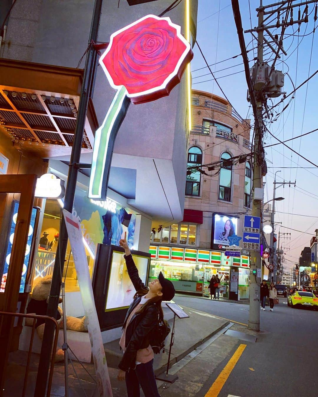 金子実加のインスタグラム：「サプライズローズ🌹 . . . . . . . . . . #サプライズローズ🌹 #🌹 #garosugil #shinsadong #韓国　#バチェラー　#韓国好きな人と仲良くなりたい #花」