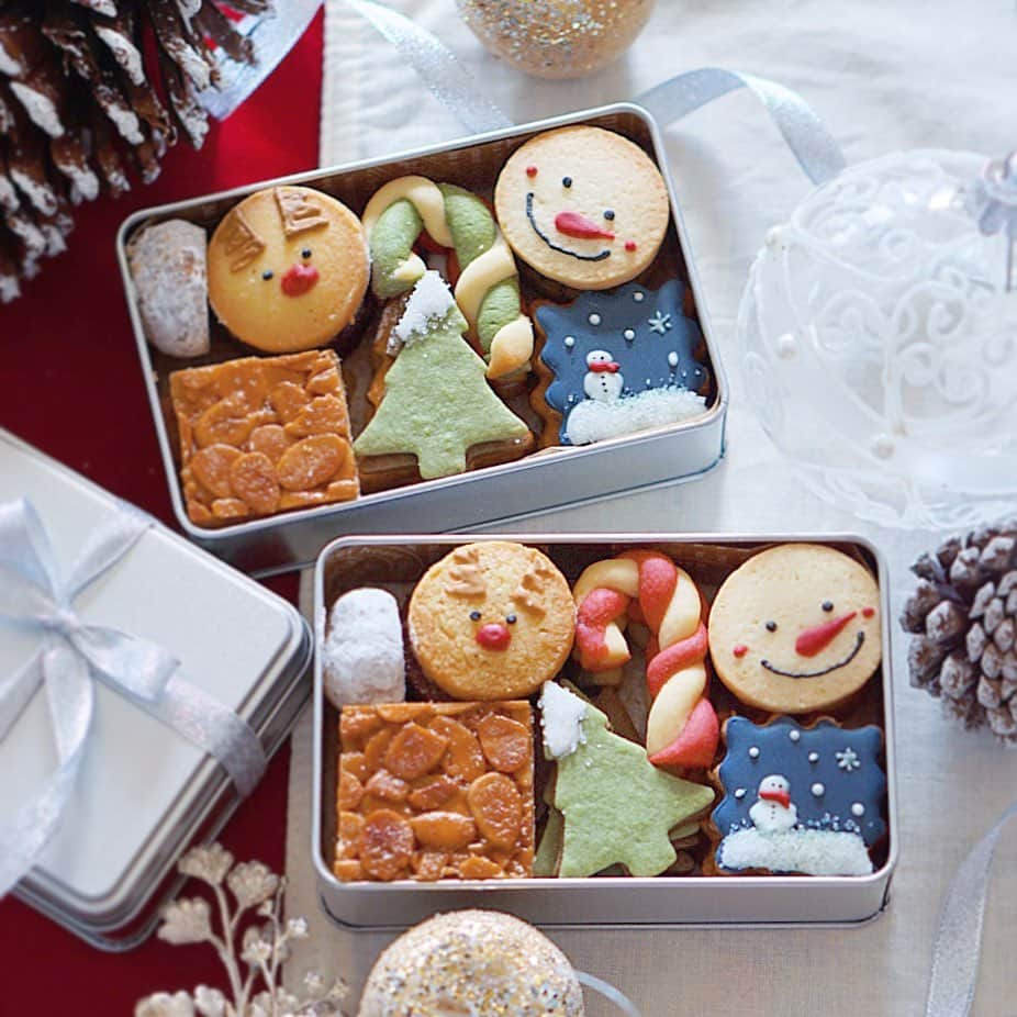 puruberryさんのインスタグラム写真 - (puruberryInstagram)「#クッキー缶 2019.11.13 * クリスマスクッキー缶🎄🎅🦌❄️ * * * 次回イベントが12月15日(日)に決定致しました🎵 * クッキー缶販売と、ケーキプレートのご用意をさせて頂こうと思っています😊 その他詳細は追ってお知らせしますね💕 * * * どんなクッキー缶にしようかと考えているところですが… * 個人的にアイシングクッキーは、飾ったりするとテンション上がるし⤴️プレゼントに貰ったりすると凄く嬉しいんだけど…食べるのは1枚でいいかな、って😂 * 皆さんどうですか？ 食べるのは苦手…ってお声をちょくちょく聞くので、いつもクッキー缶にはアイシングクッキーは入れないのですが…🤔 * * * クリスマスっぽい味のクッキーを作りたくて、シュトーレンみたいなクッキーを試作中😊 * これがめちゃくちゃ美味しく出来ちゃって😍 自画自賛でごめんなさい😂😂😂 * * * 美味しいクッキー缶作るので楽しみにしていて下さい💕💕💕 * * * * * #puruberry #おうちカフェ #手作りクッキー #アイシングクッキー #アイスボックスクッキー #クリスマス #コッタ #おうちごはんlover #デリスタグラマー #フーディーテーブル」11月13日 19時19分 - puruberry